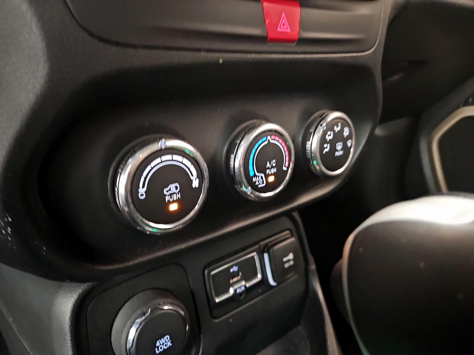Thumbnail: 2016 Jeep Renegade - 16