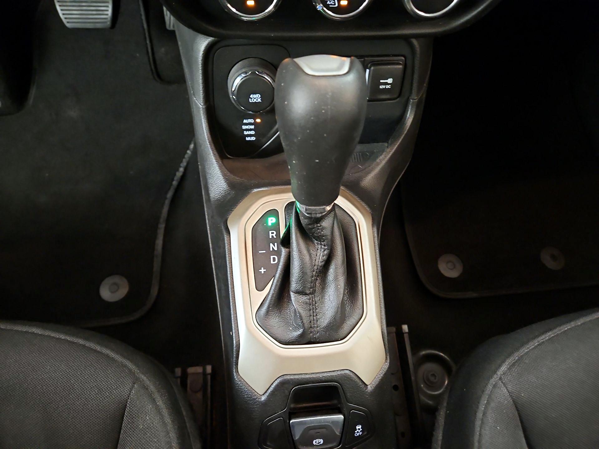 Thumbnail: 2016 Jeep Renegade - 17