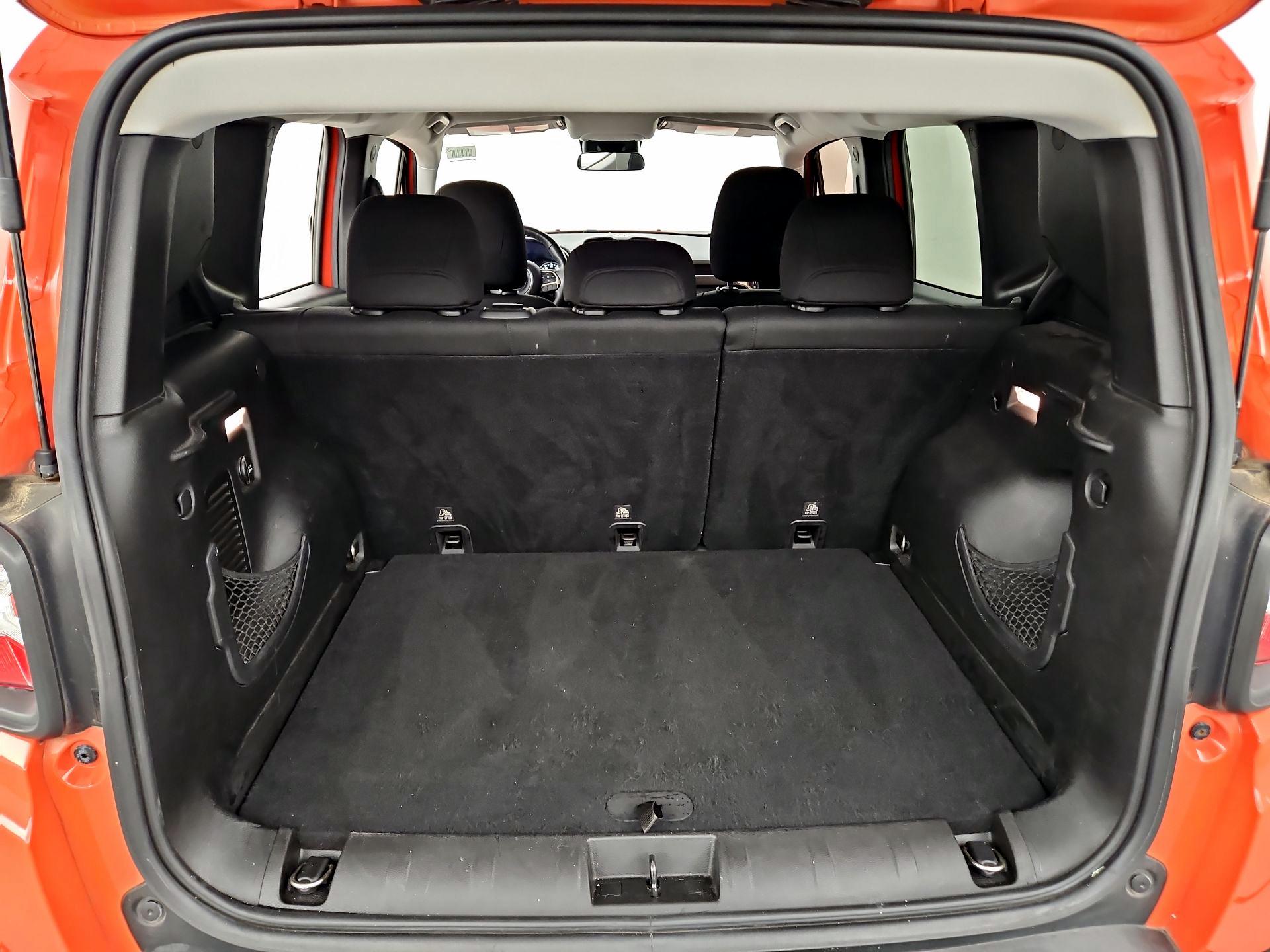 Thumbnail: 2016 Jeep Renegade - 20