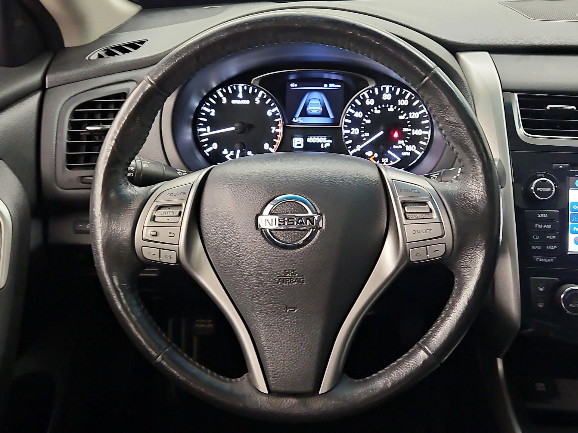 Thumbnail: 2015 Nissan Altima - 10