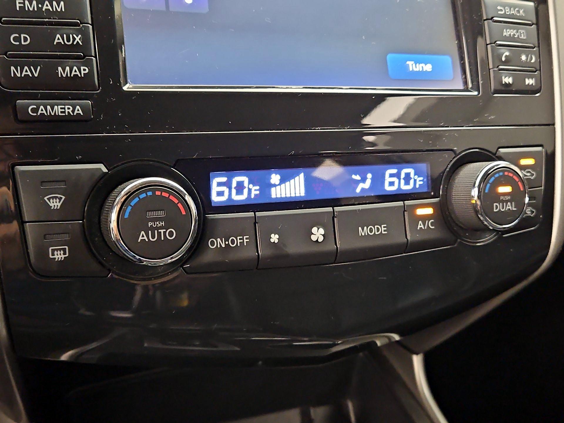 Thumbnail: 2015 Nissan Altima - 17