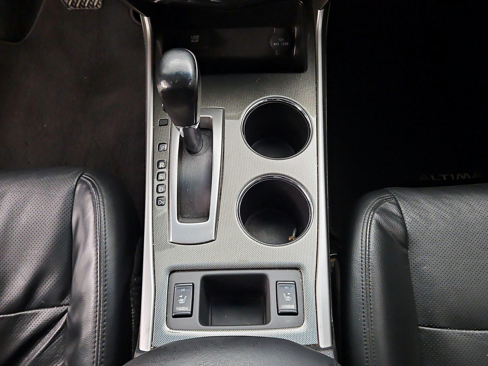 Thumbnail: 2015 Nissan Altima - 18