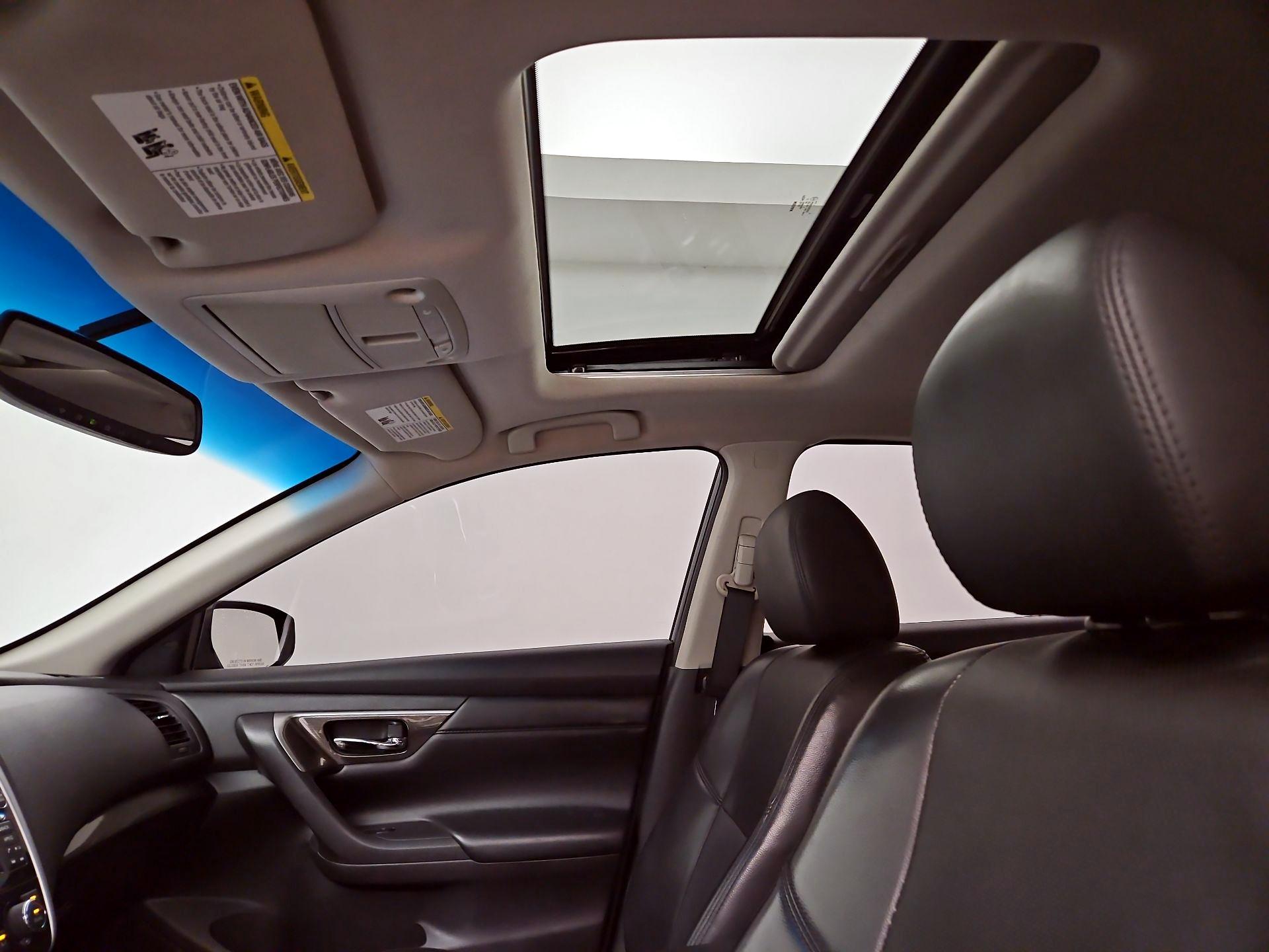 Thumbnail: 2015 Nissan Altima - 20