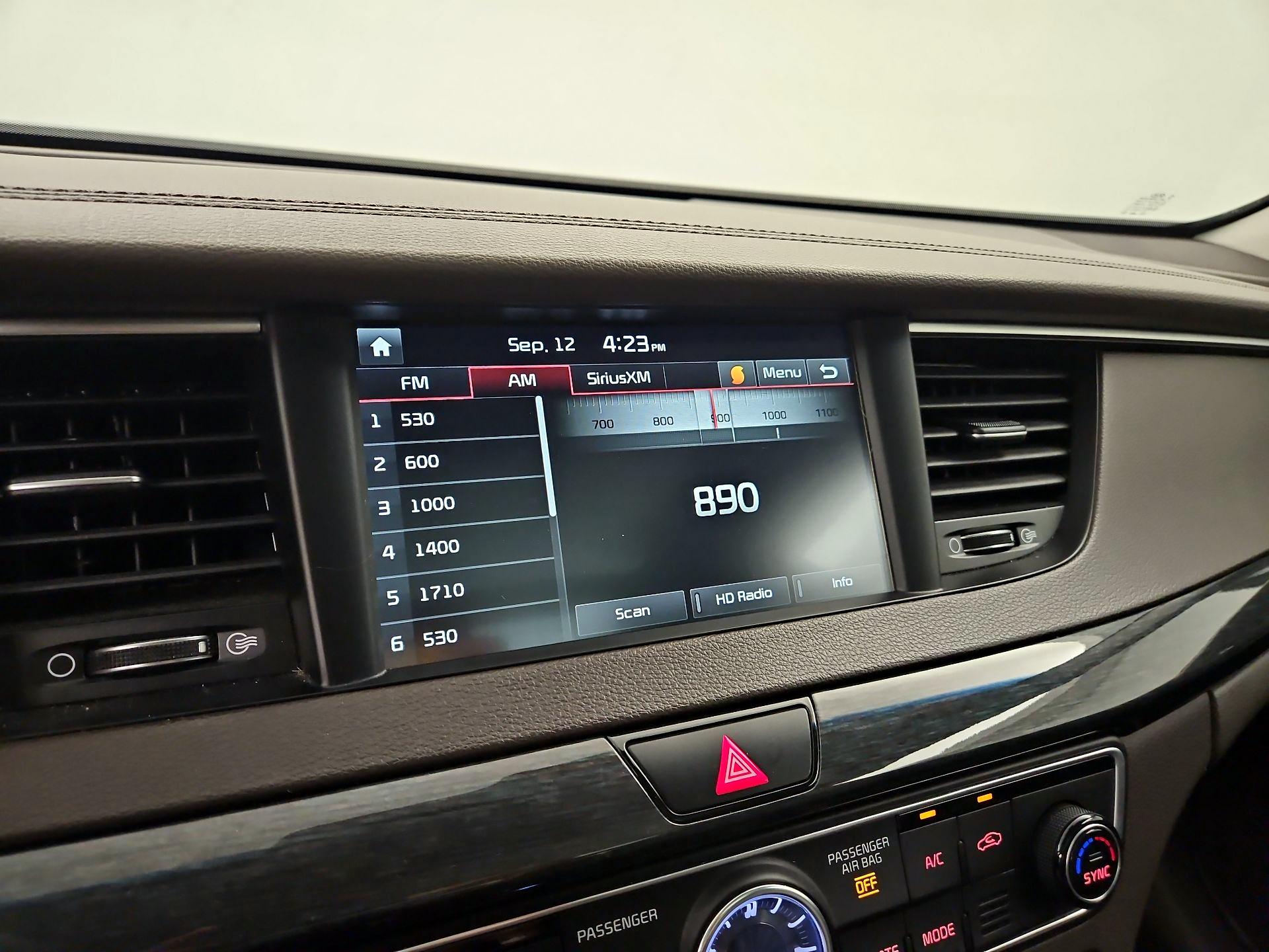 Thumbnail: 2017 Kia Cadenza - 16