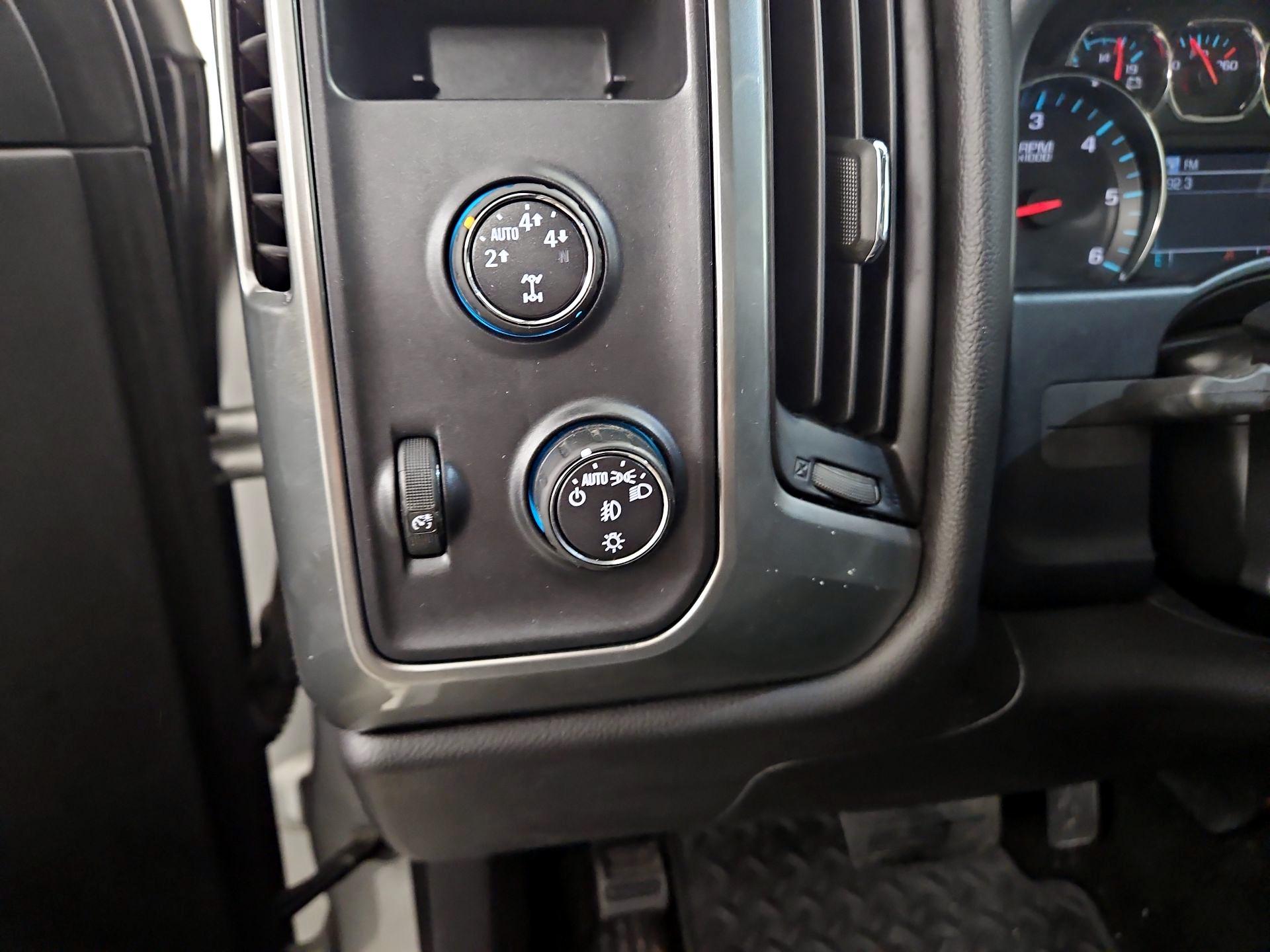 Thumbnail: 2016 Chevrolet Silverado 1500 - 13