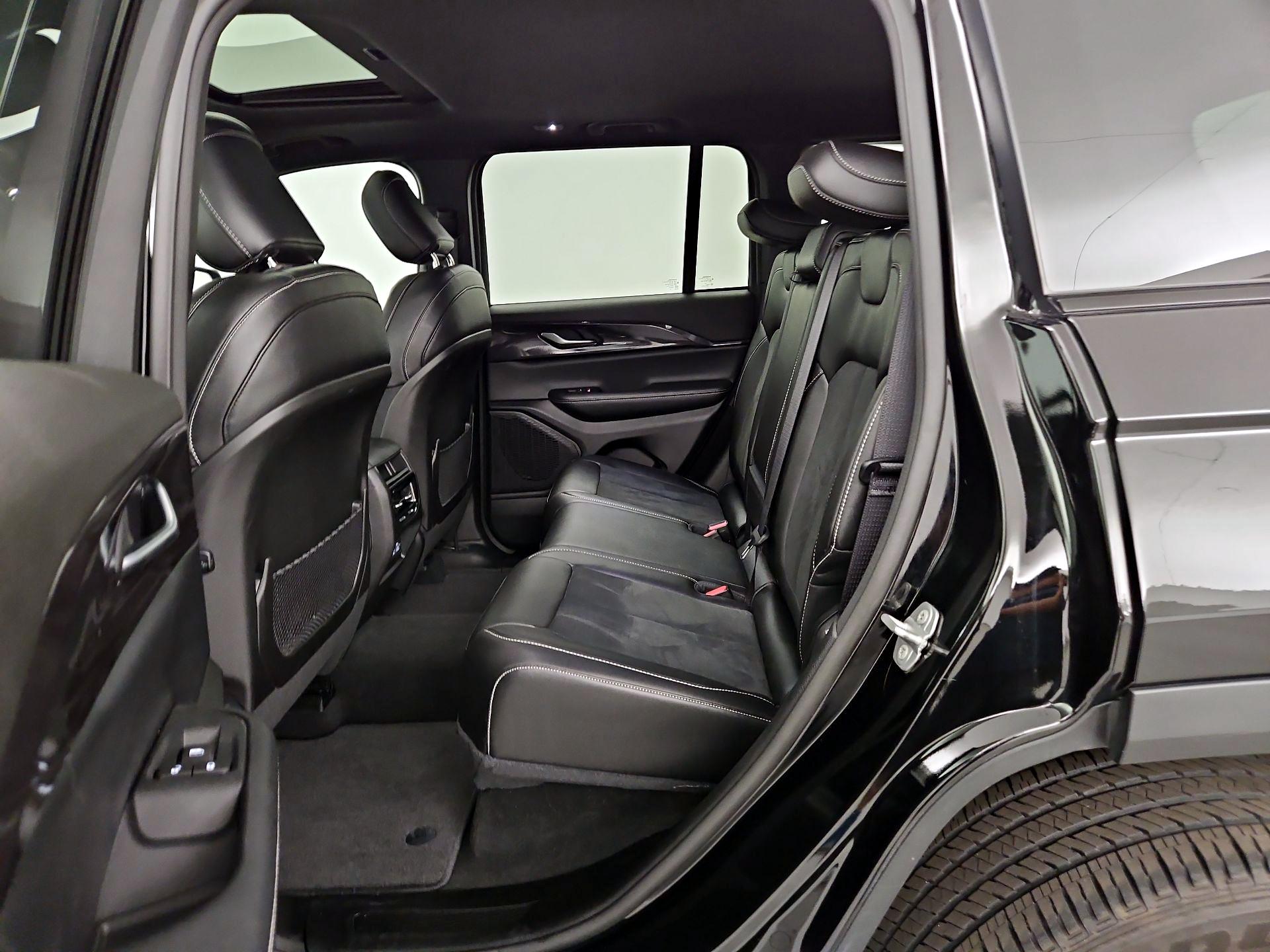 Thumbnail: 2023 Jeep Grand Cherokee - 20