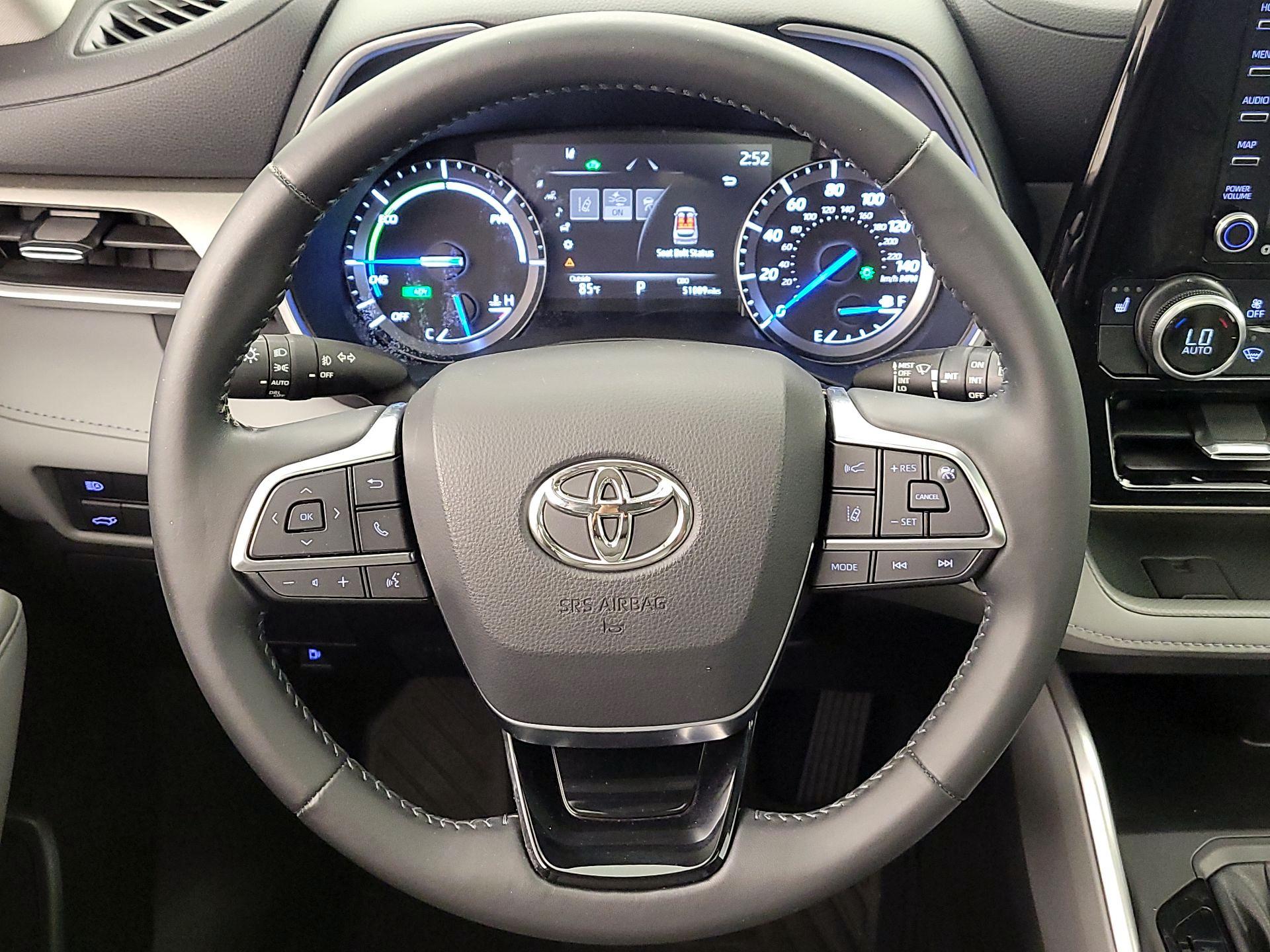 Thumbnail: 2021 Toyota Highlander - 10