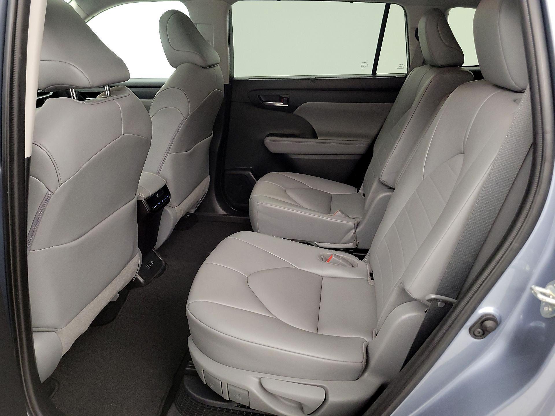 Thumbnail: 2021 Toyota Highlander - 20