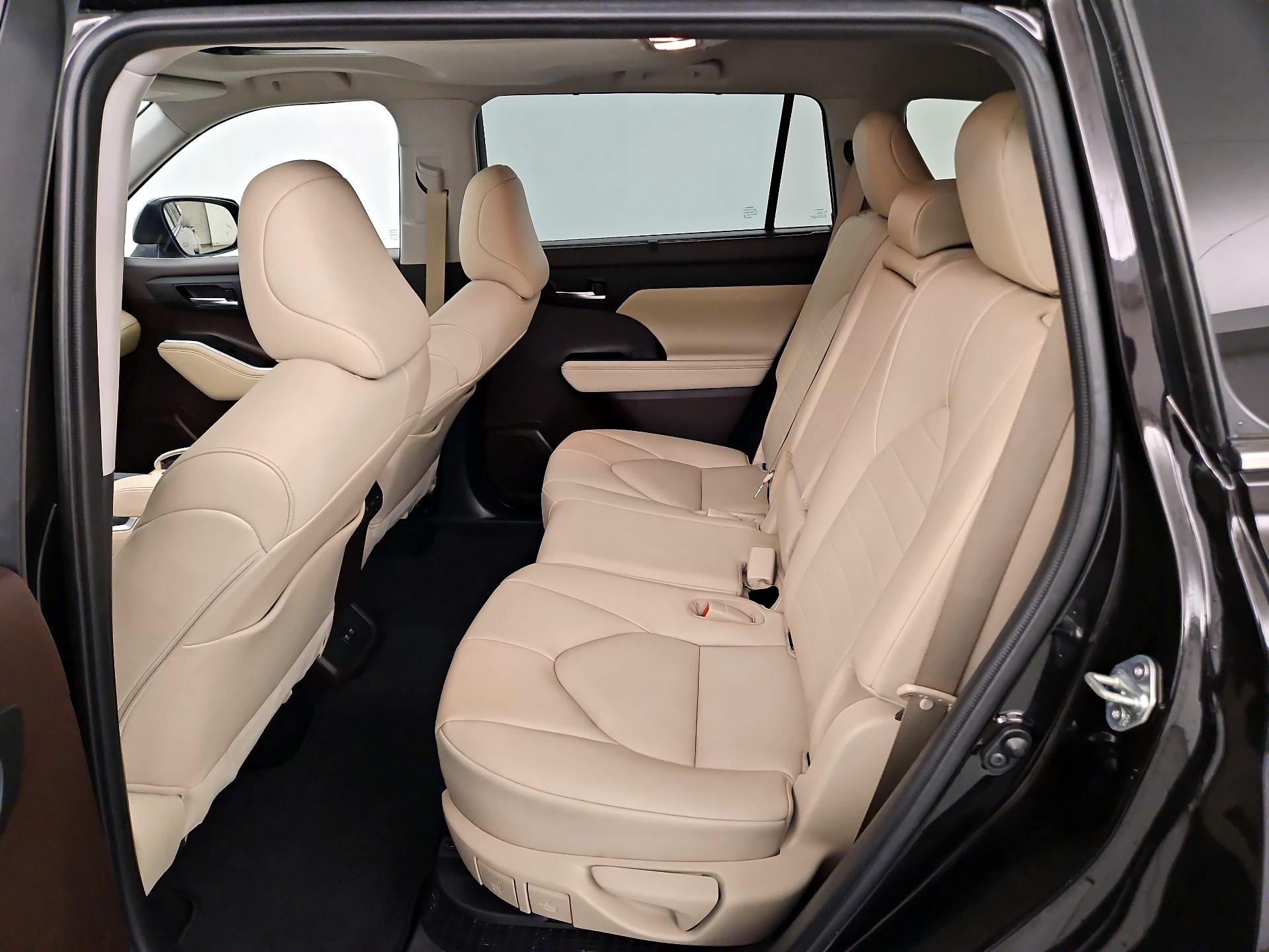 Thumbnail: 2021 Toyota Highlander - 20