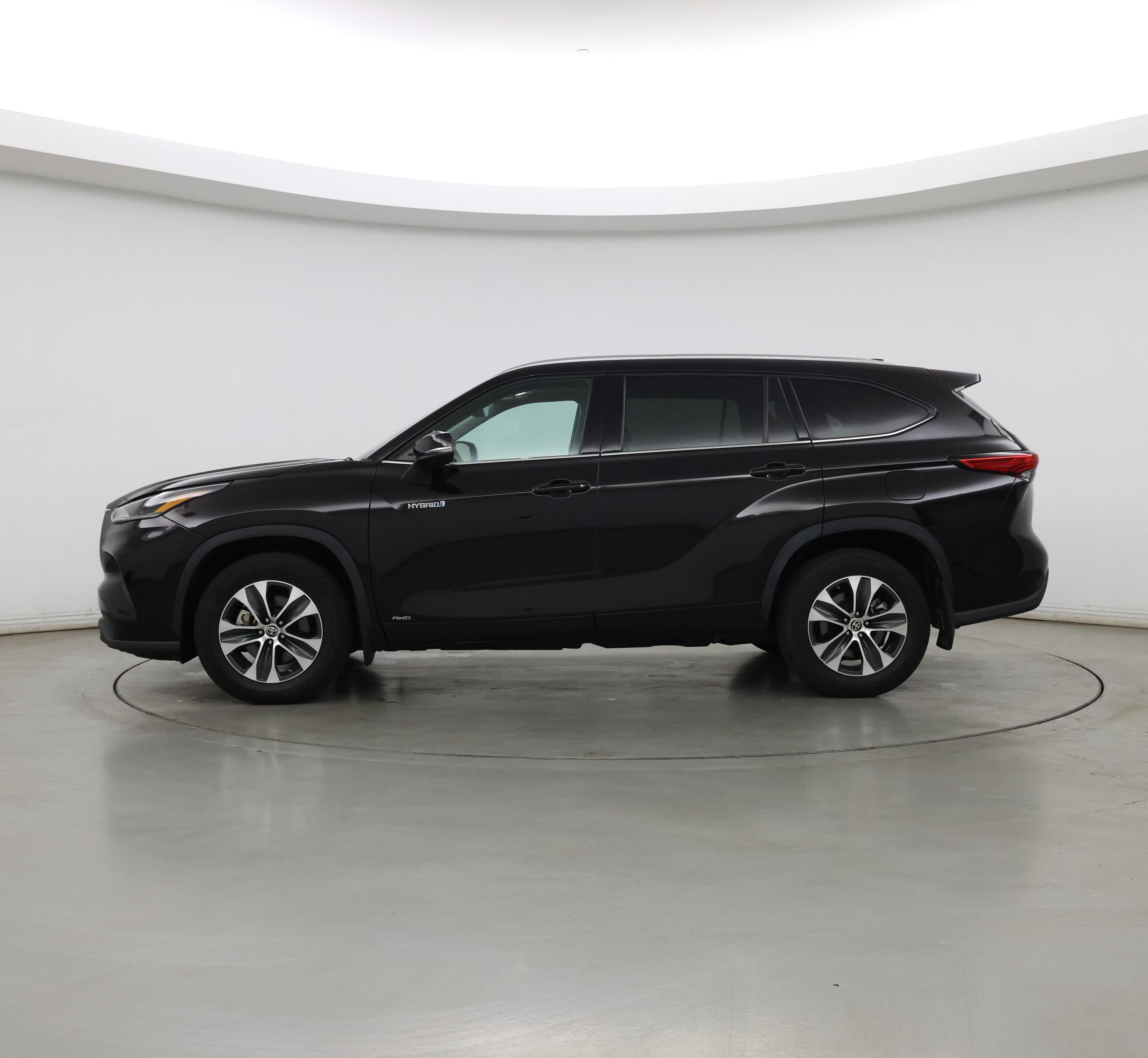 Thumbnail: 2021 Toyota Highlander - 3