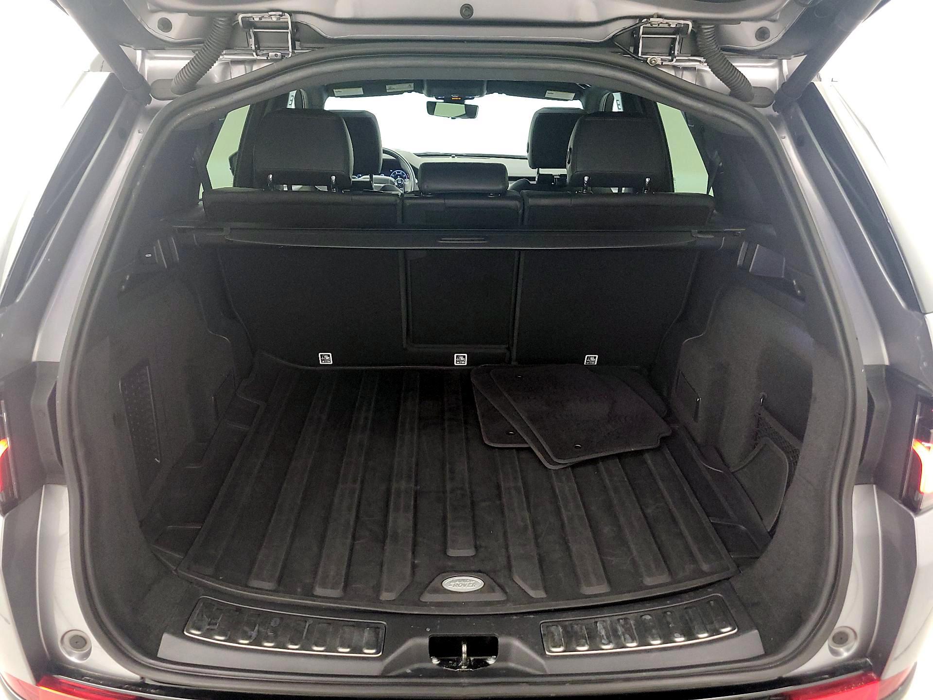 Thumbnail: 2020 Land Rover Discovery Sport - 20
