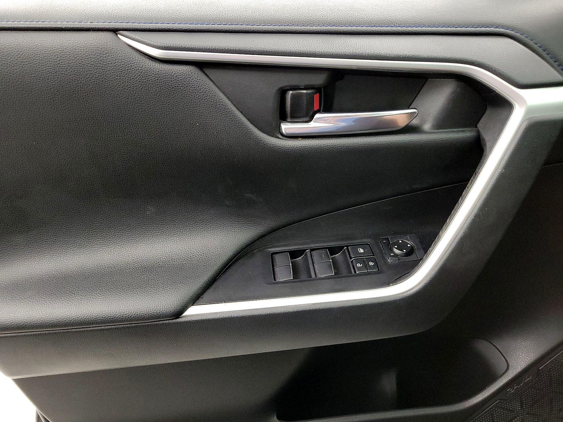 Thumbnail: 2021 Toyota RAV4 - 12