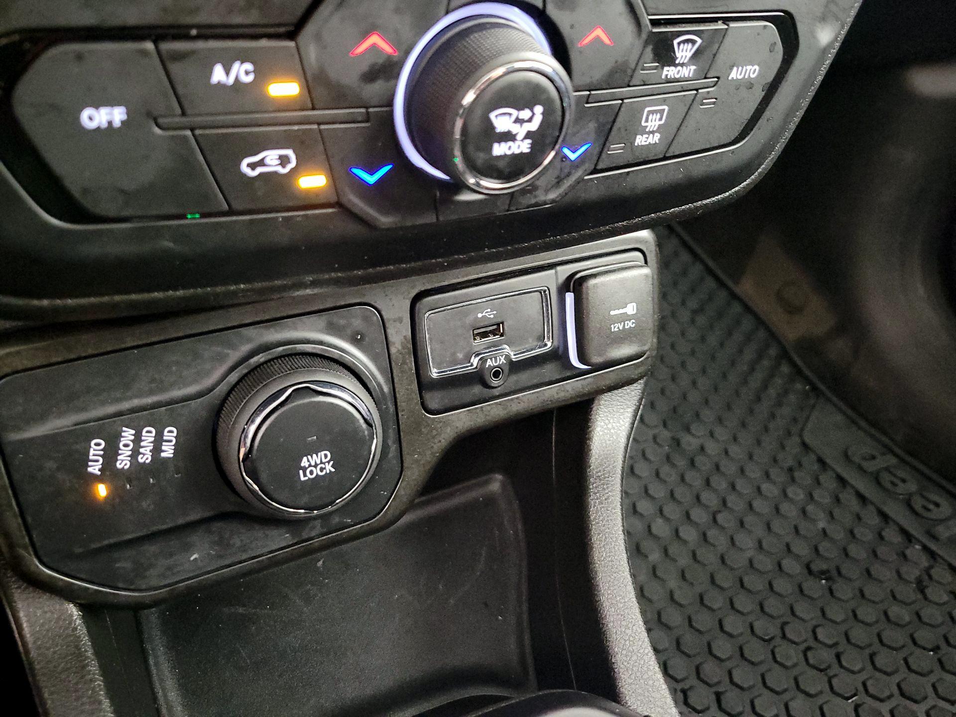 Thumbnail: 2023 Jeep Renegade - 19