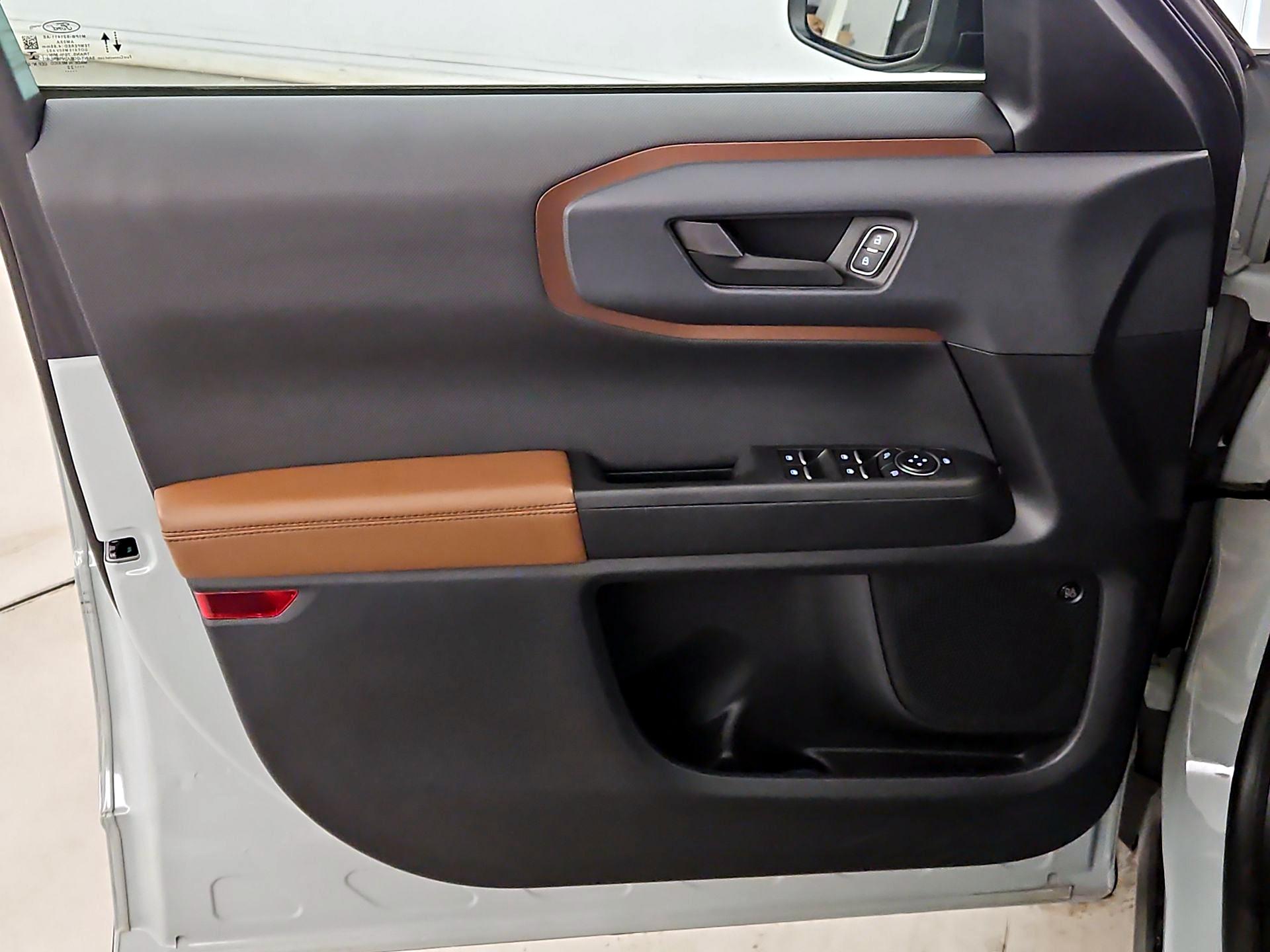 Thumbnail: 2022 Ford Bronco Sport - 12