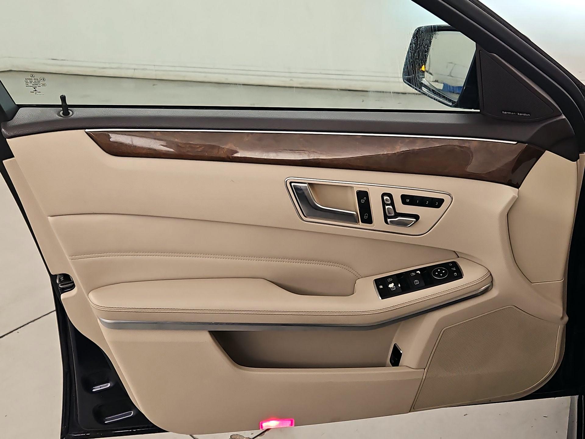 Thumbnail: 2016 Mercedes-Benz E-Class - 12