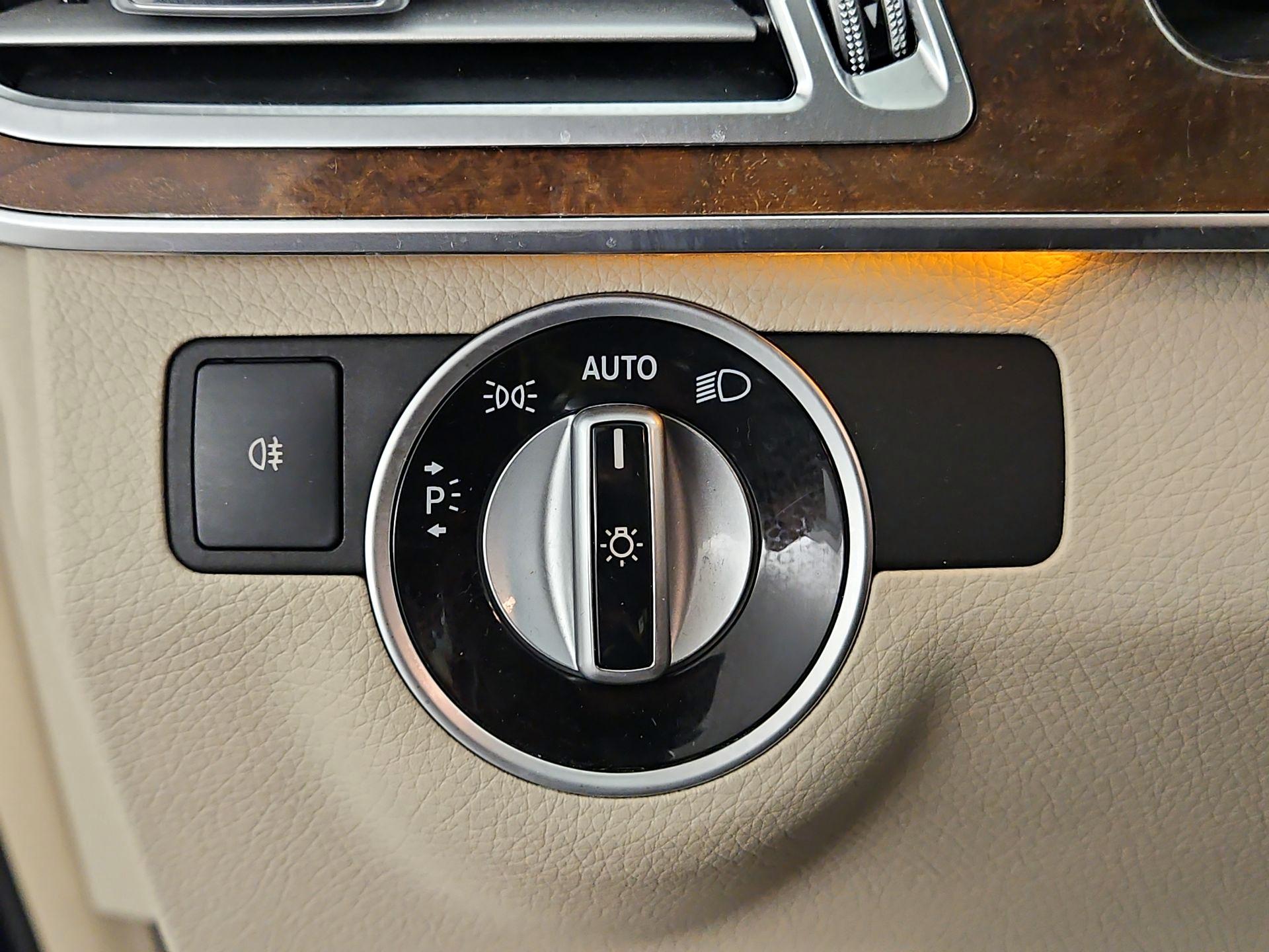 Thumbnail: 2016 Mercedes-Benz E-Class - 13