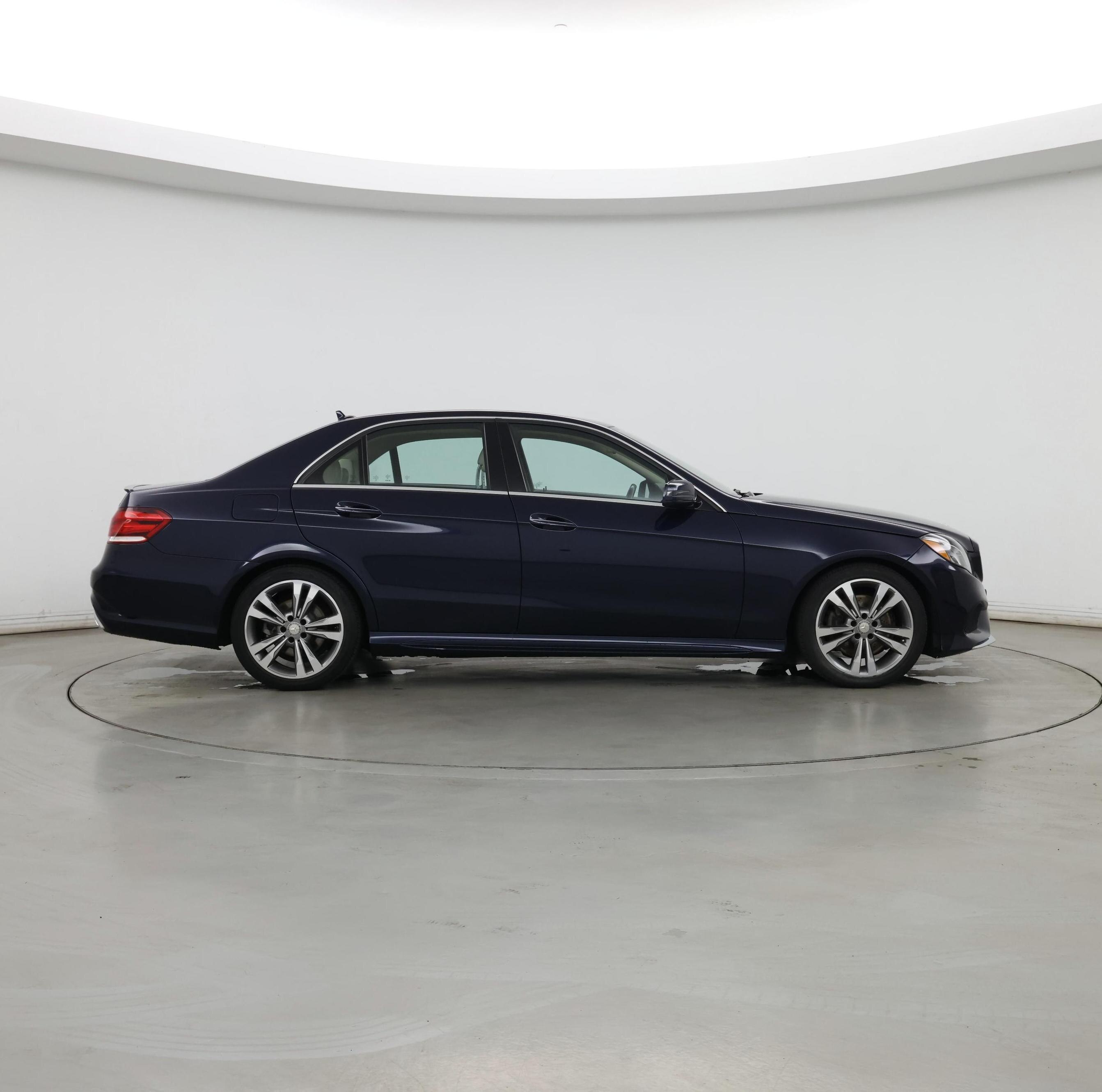 Thumbnail: 2016 Mercedes-Benz E-Class - 7