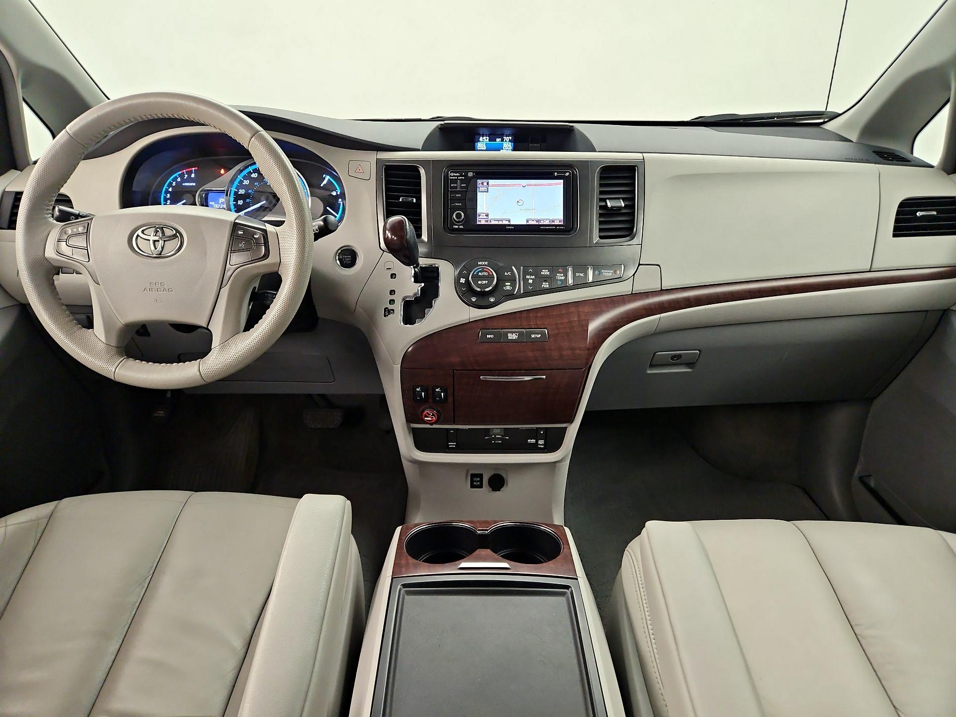 Thumbnail: 2014 Toyota Sienna - 9