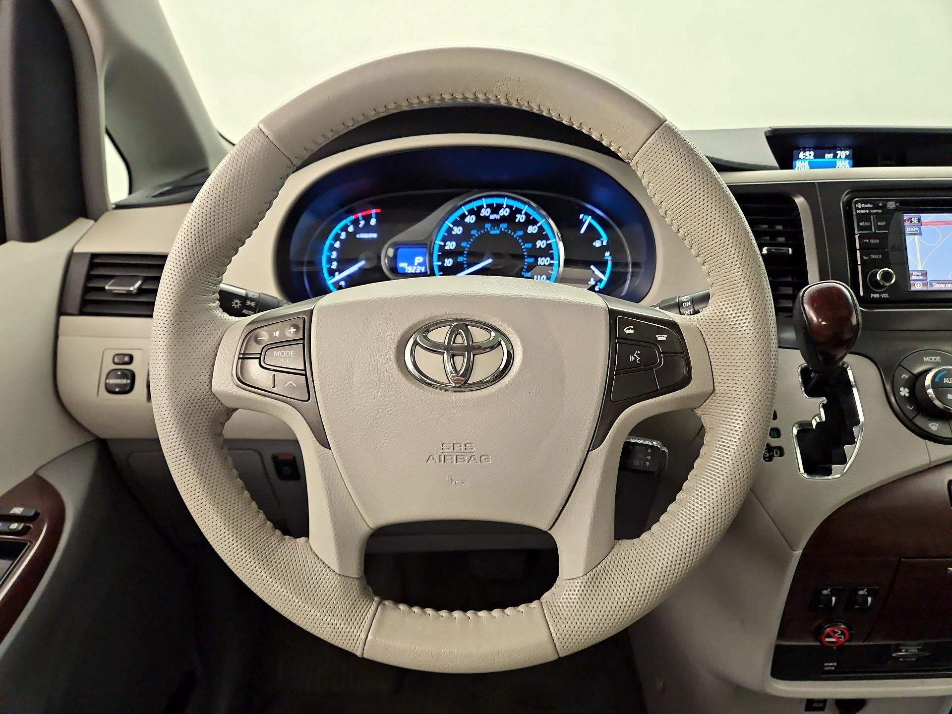 Thumbnail: 2014 Toyota Sienna - 10