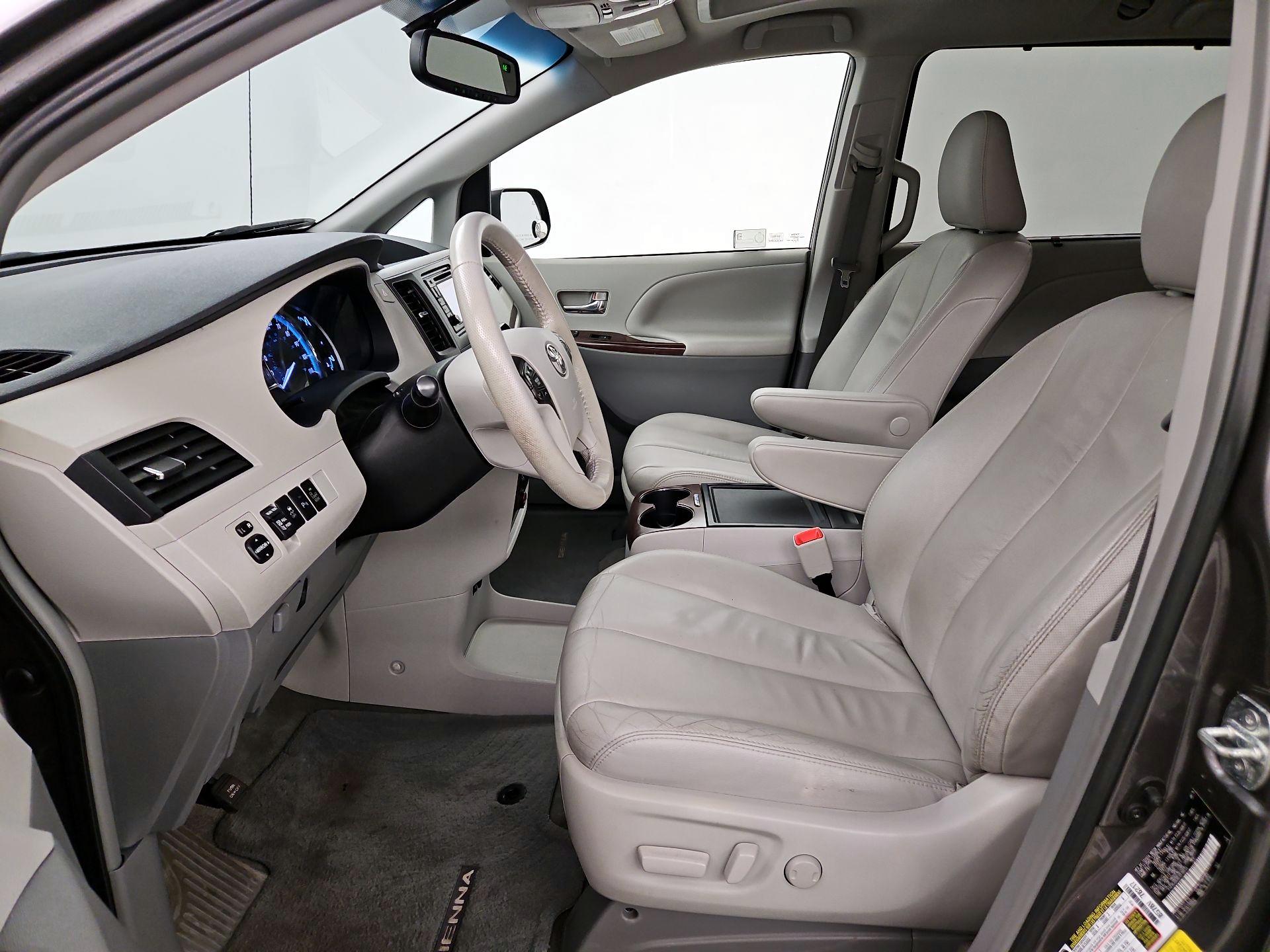 Thumbnail: 2014 Toyota Sienna - 11