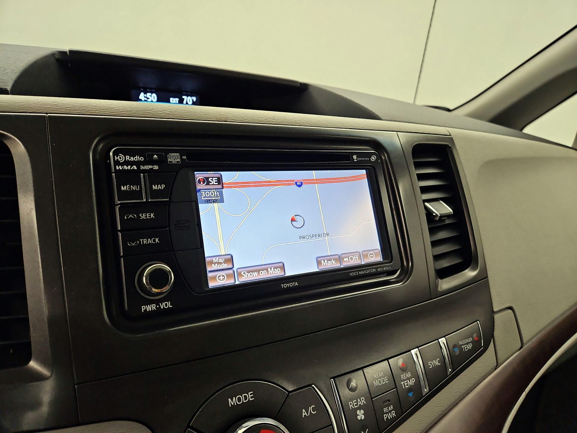 Thumbnail: 2014 Toyota Sienna - 14