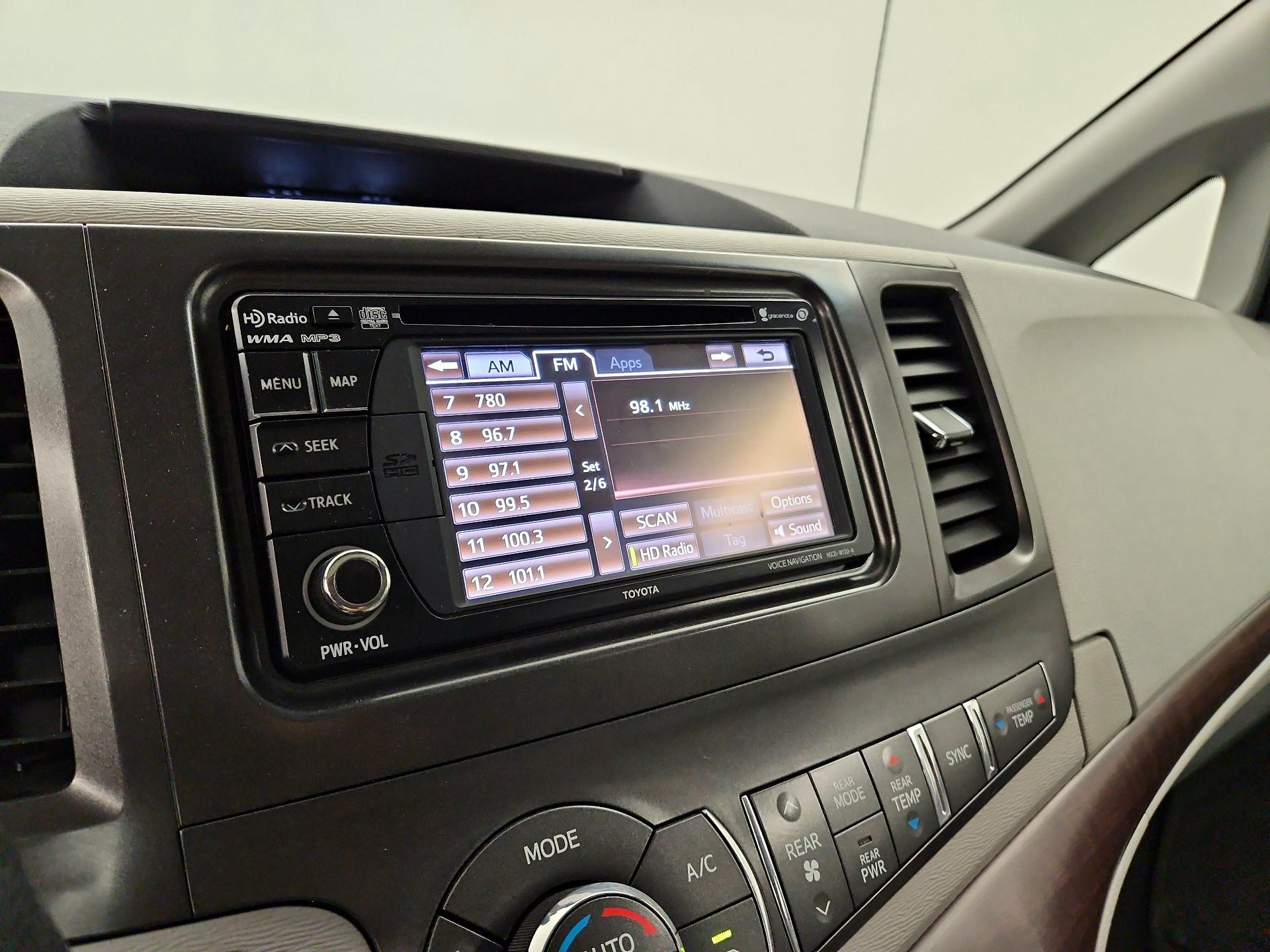 Thumbnail: 2014 Toyota Sienna - 16