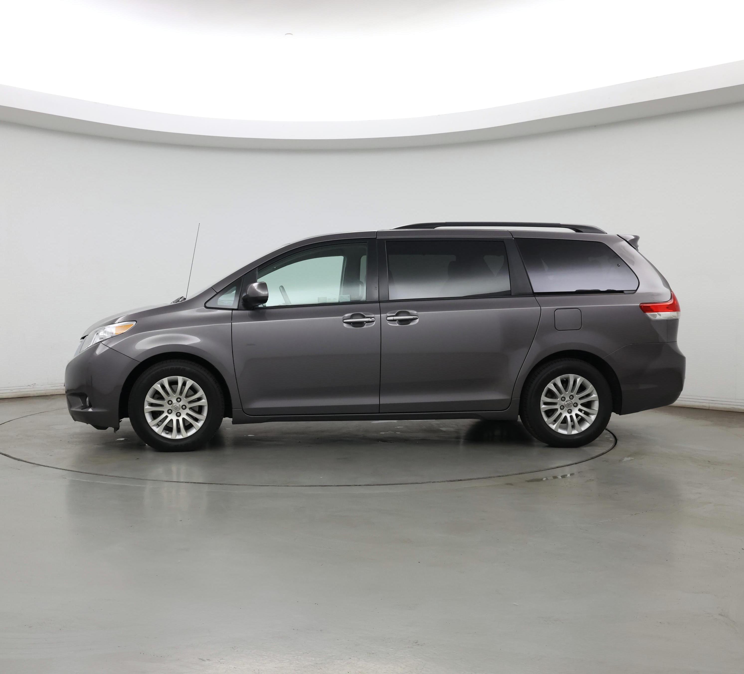 Thumbnail: 2014 Toyota Sienna - 3