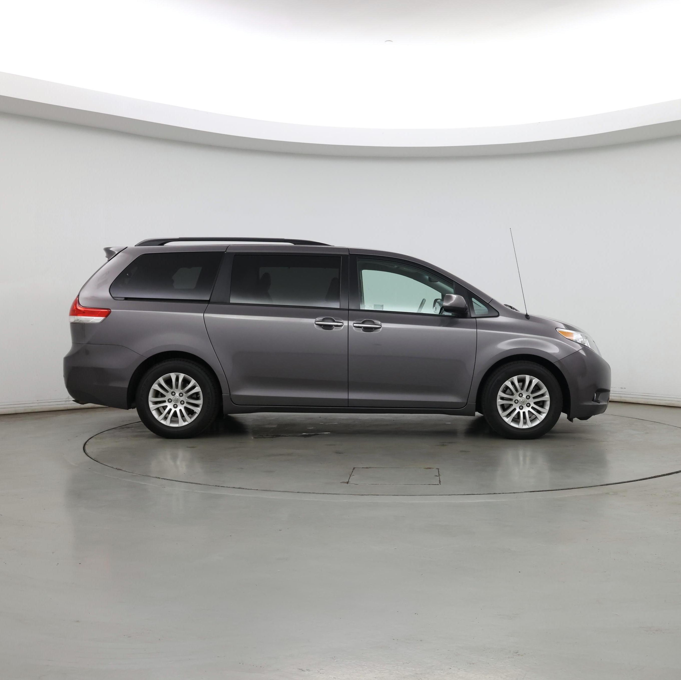 Thumbnail: 2014 Toyota Sienna - 7