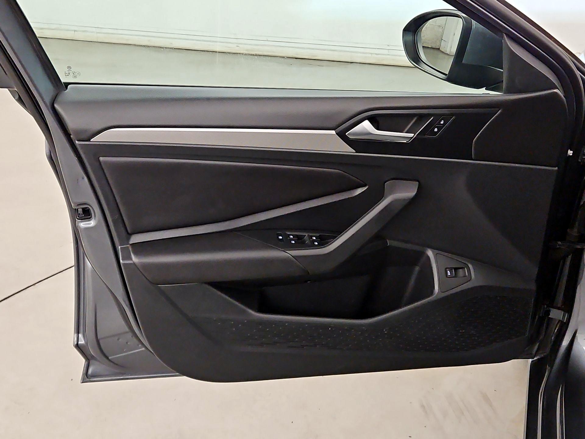 Thumbnail: 2019 Volkswagen Jetta - 12