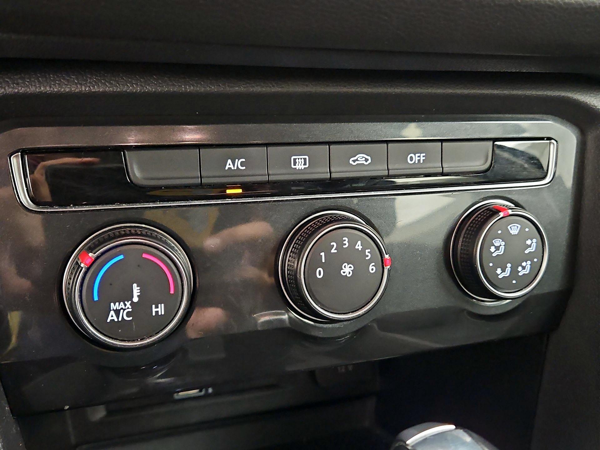 Thumbnail: 2019 Volkswagen Tiguan - 16