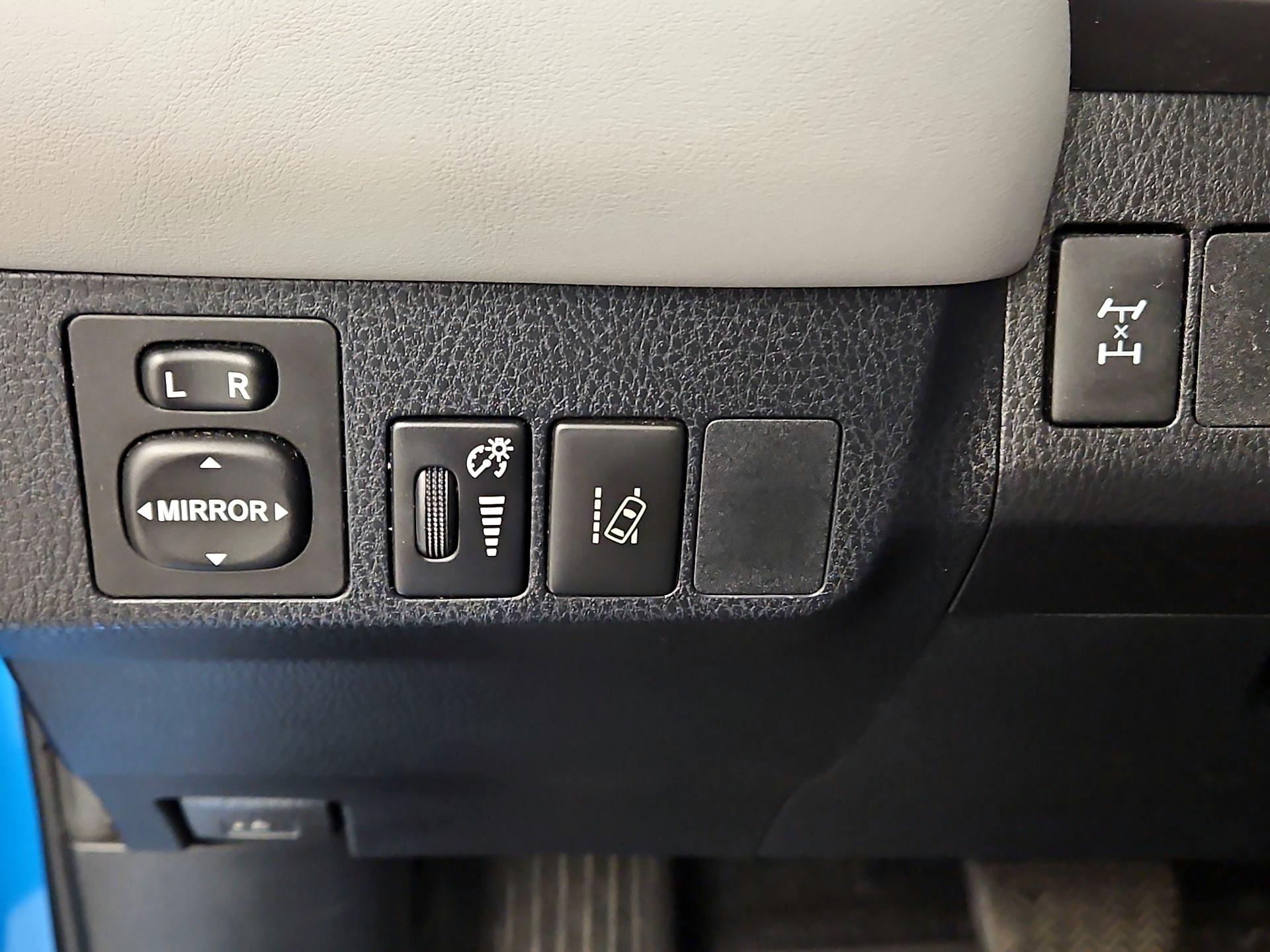 Thumbnail: 2018 Toyota RAV4 - 13