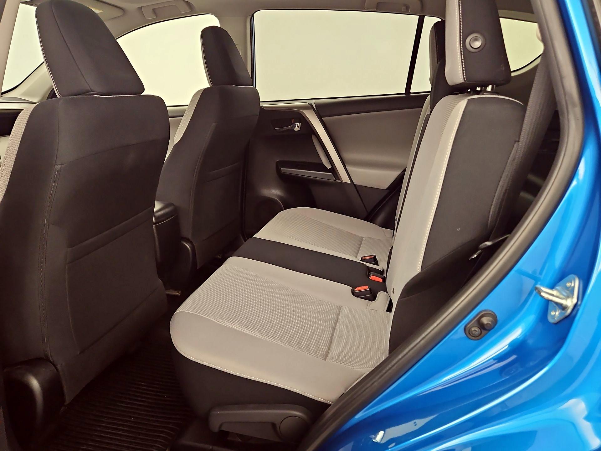 Thumbnail: 2018 Toyota RAV4 - 20