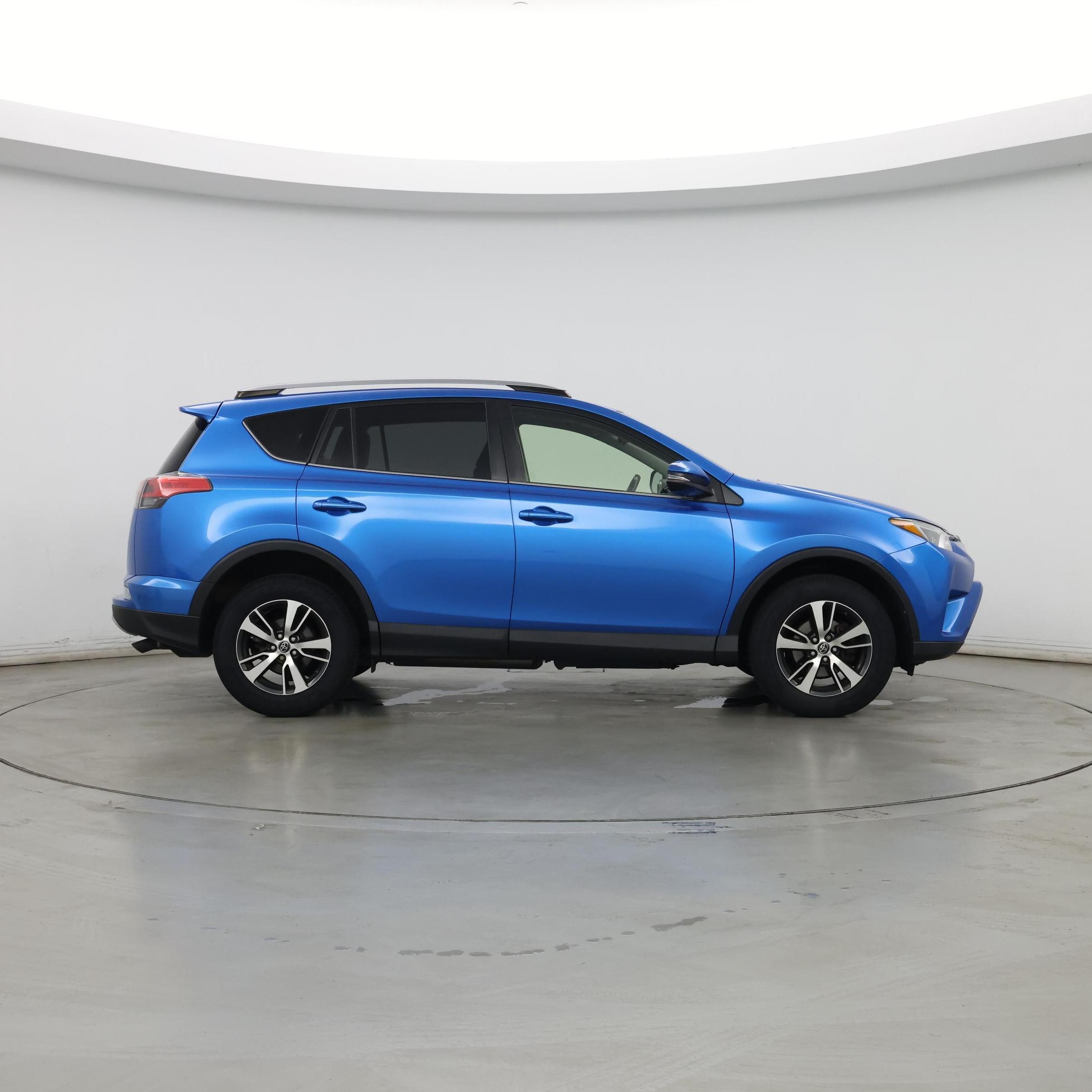 Thumbnail: 2018 Toyota RAV4 - 7