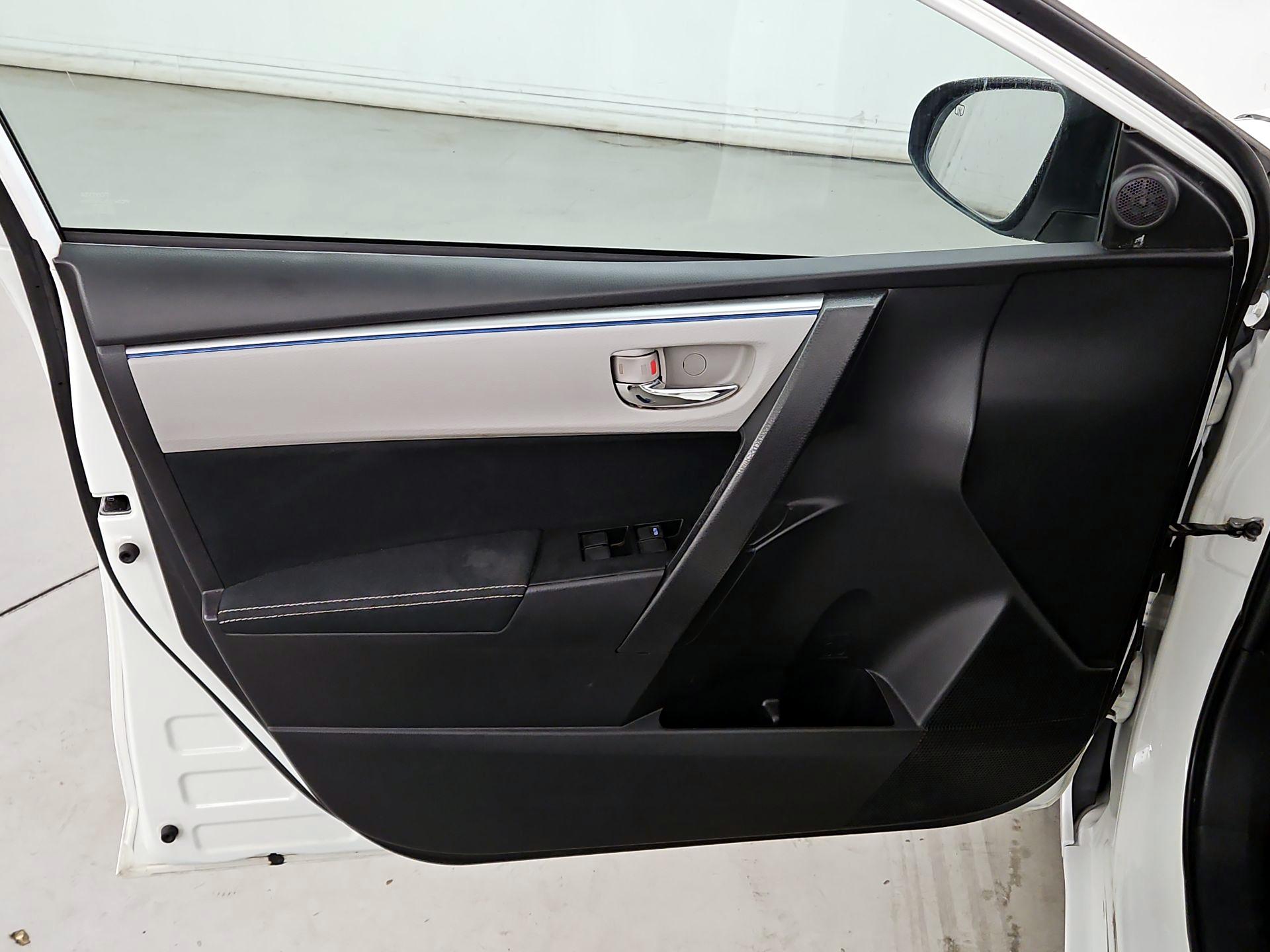 Thumbnail: 2015 Toyota Corolla - 12
