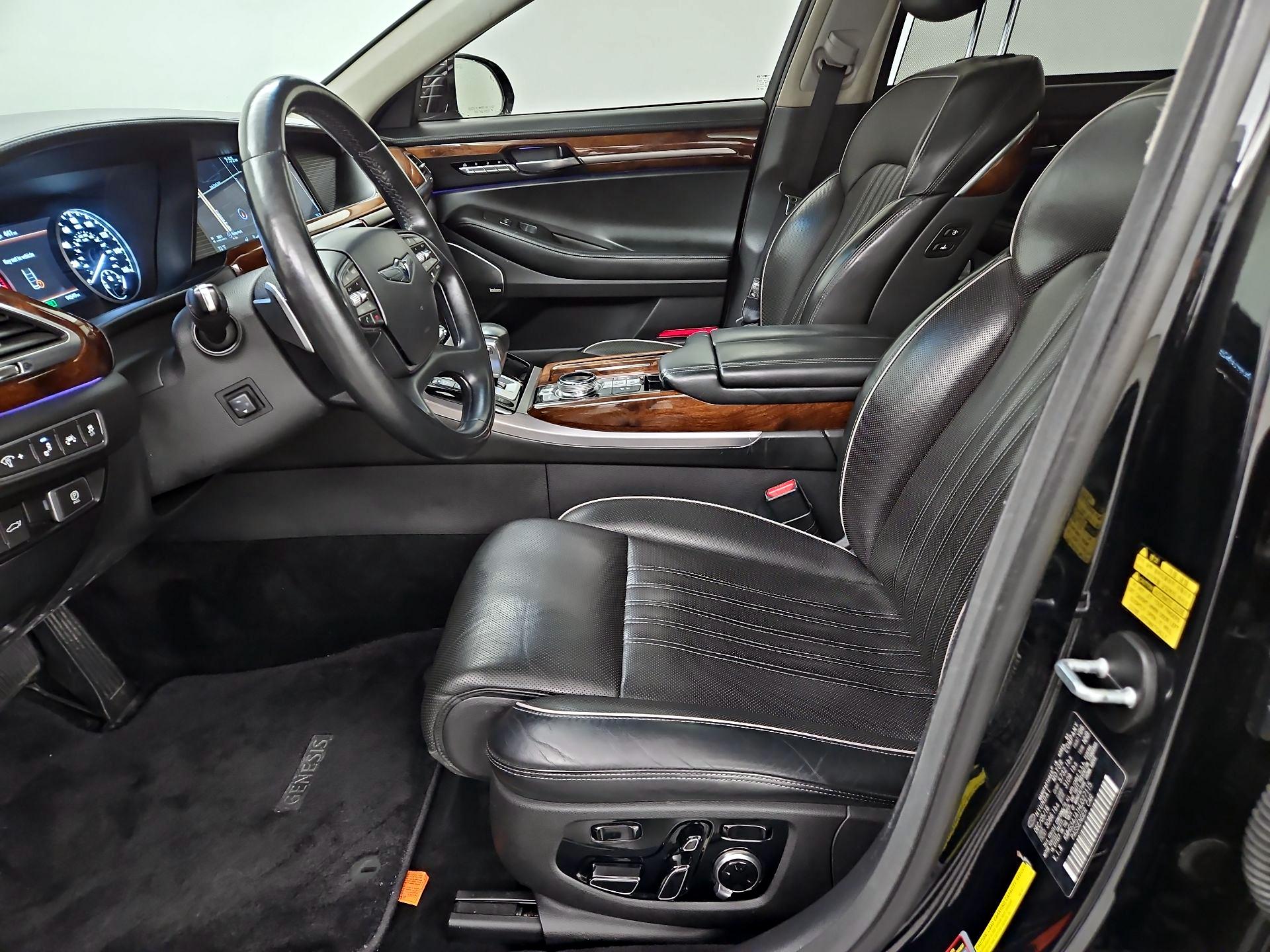 Thumbnail: 2017 Genesis G90 - 11