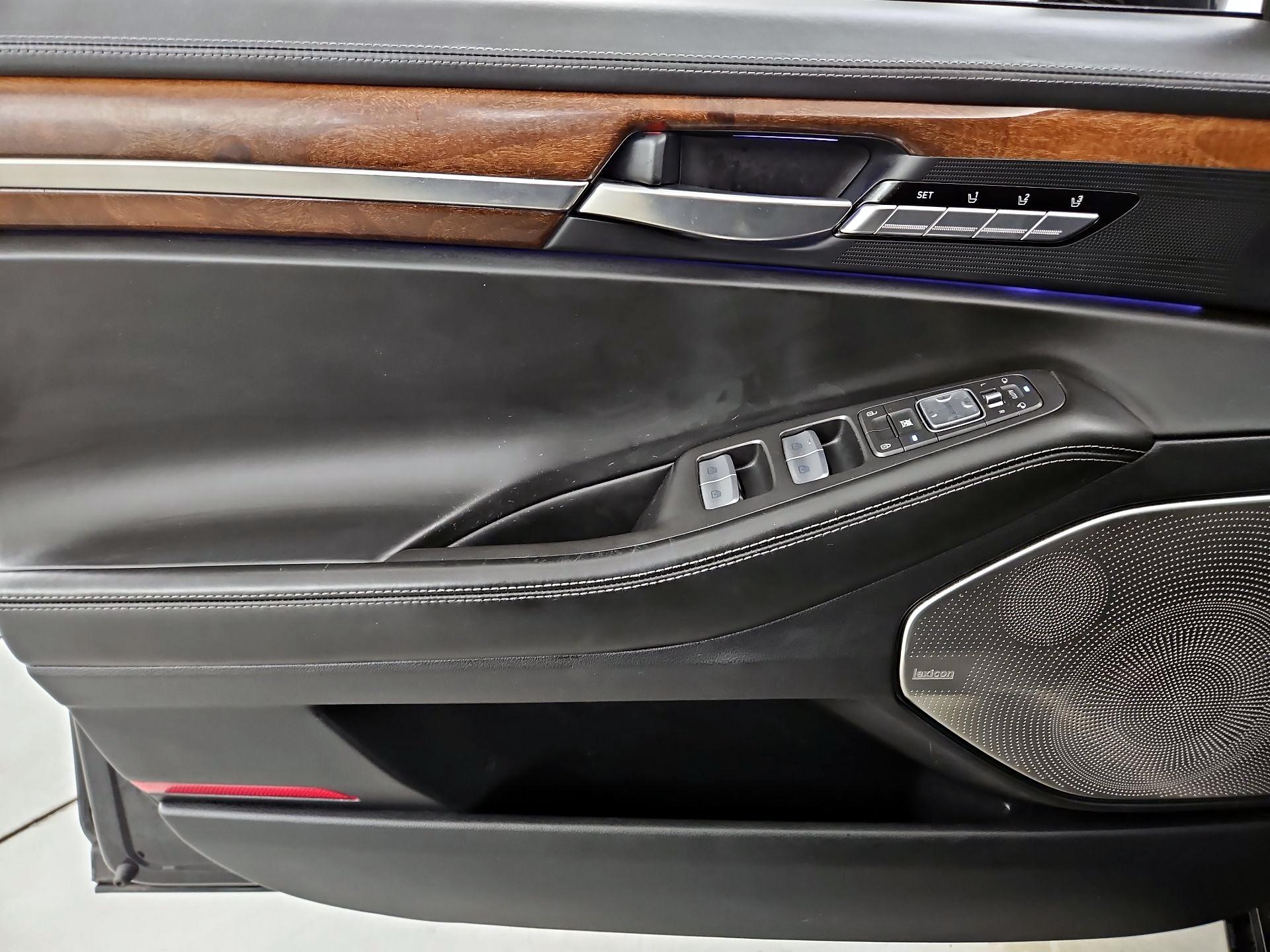 Thumbnail: 2017 Genesis G90 - 12