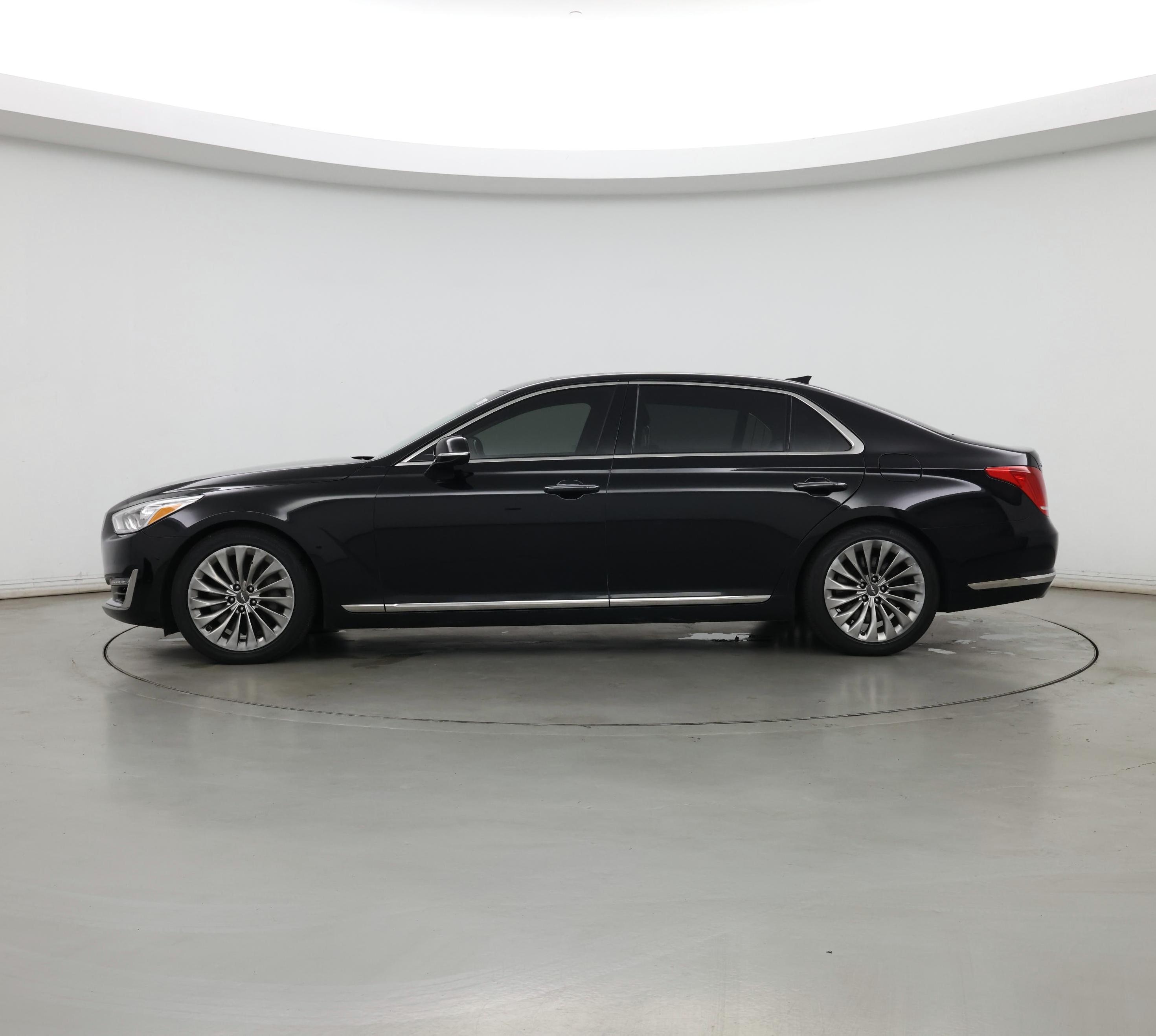 Thumbnail: 2017 Genesis G90 - 3