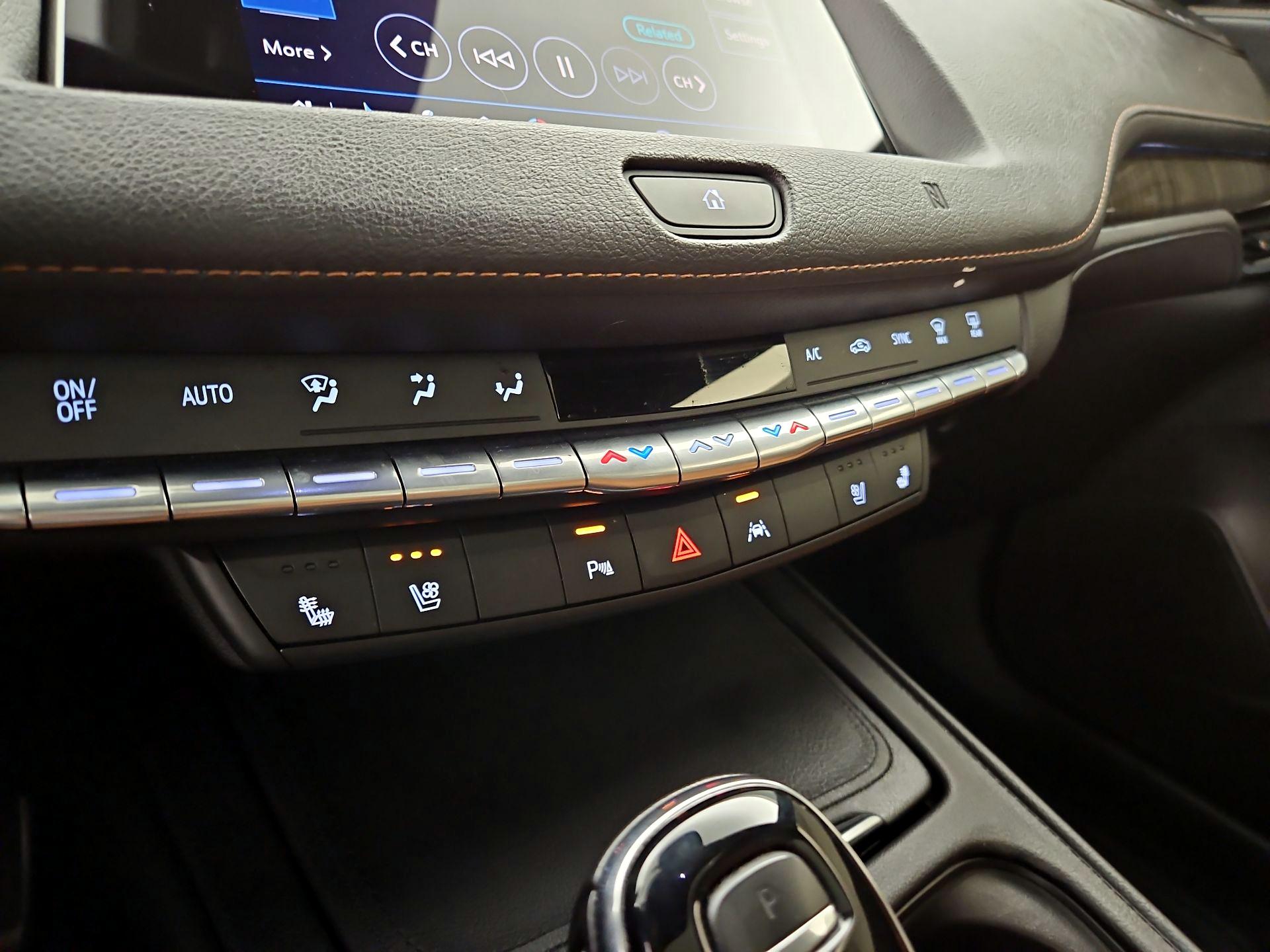 Thumbnail: 2020 Cadillac XT4 - 16