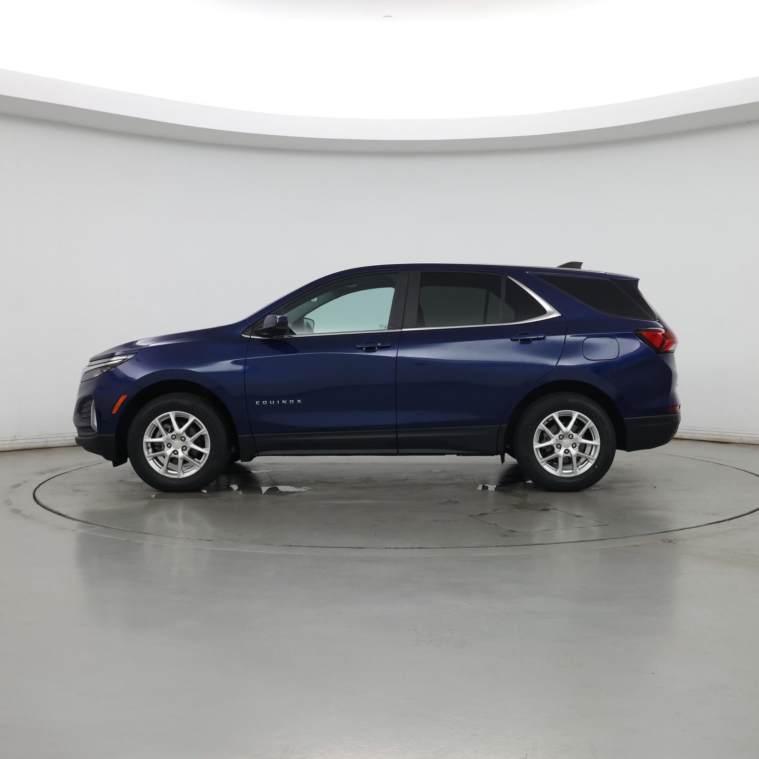 Thumbnail: 2022 Chevrolet Equinox - 3