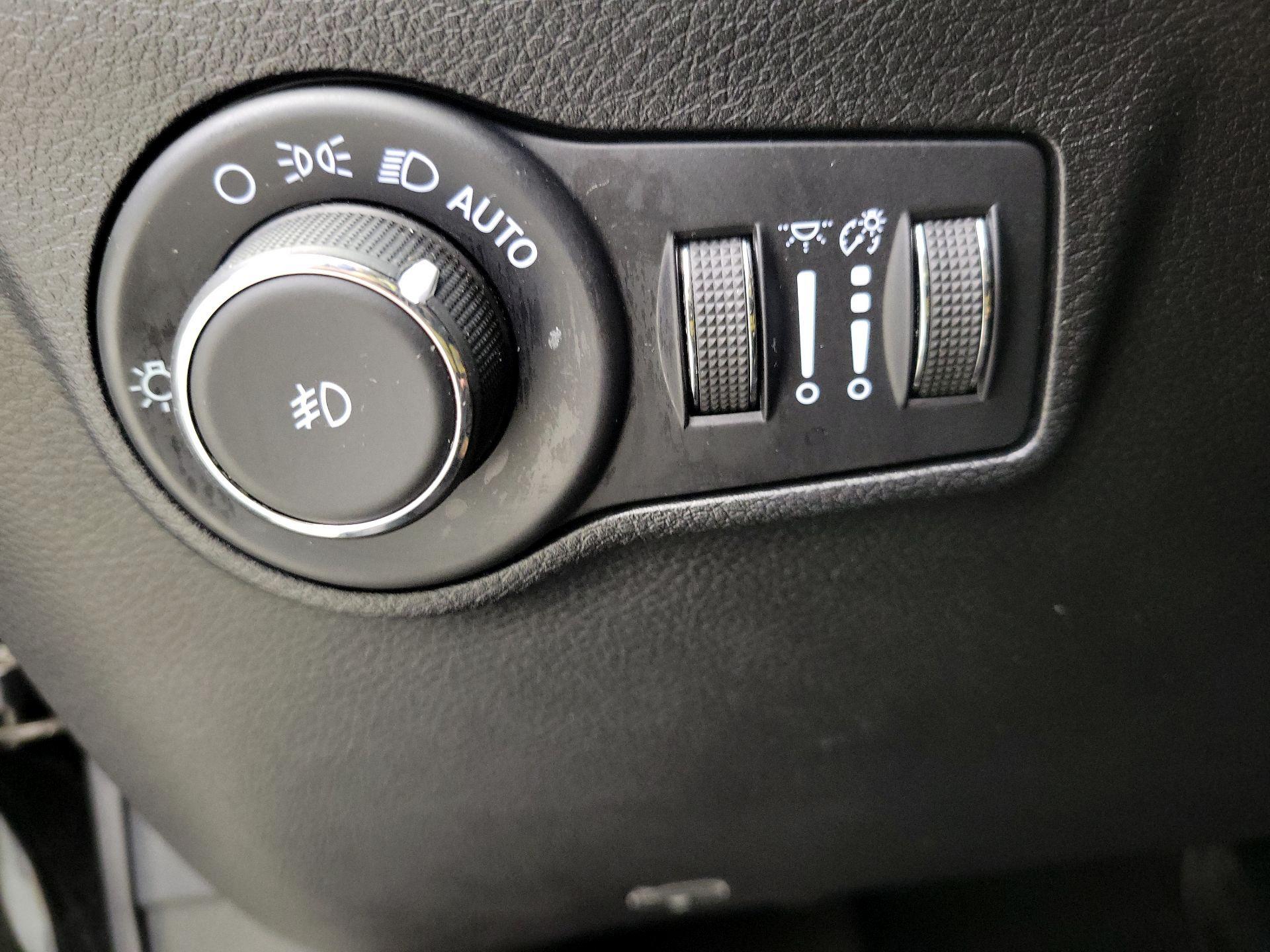 Thumbnail: 2022 Jeep Compass - 13
