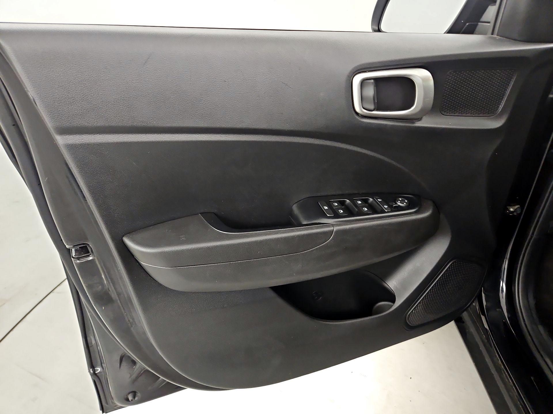 Thumbnail: 2023 Hyundai Venue - 12