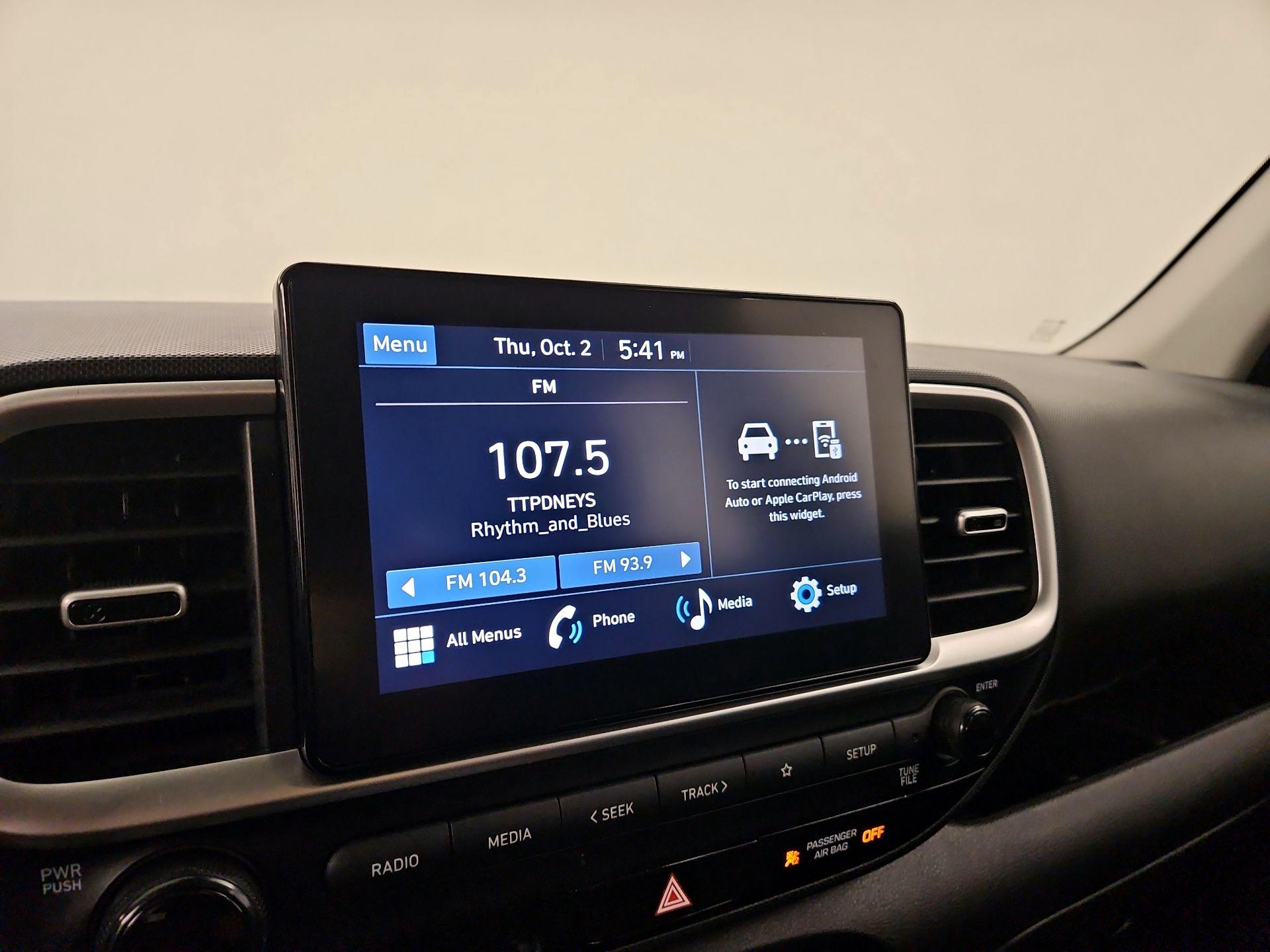 Thumbnail: 2023 Hyundai Venue - 15