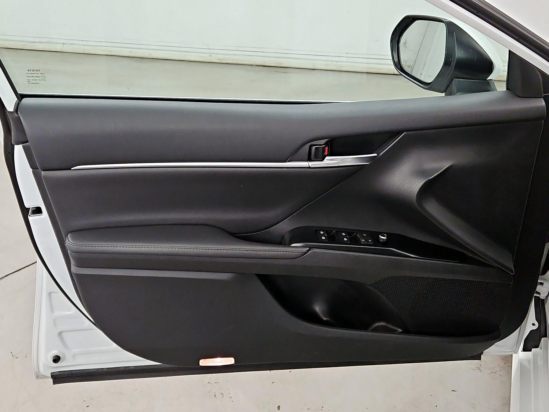 Thumbnail: 2019 Toyota Camry - 12
