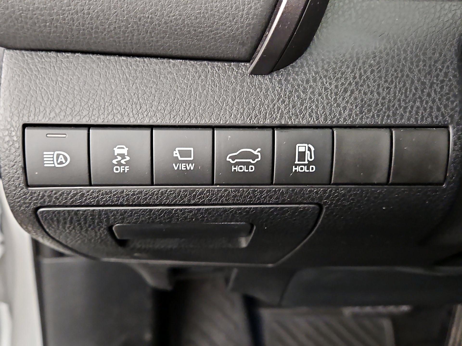 Thumbnail: 2019 Toyota Camry - 13