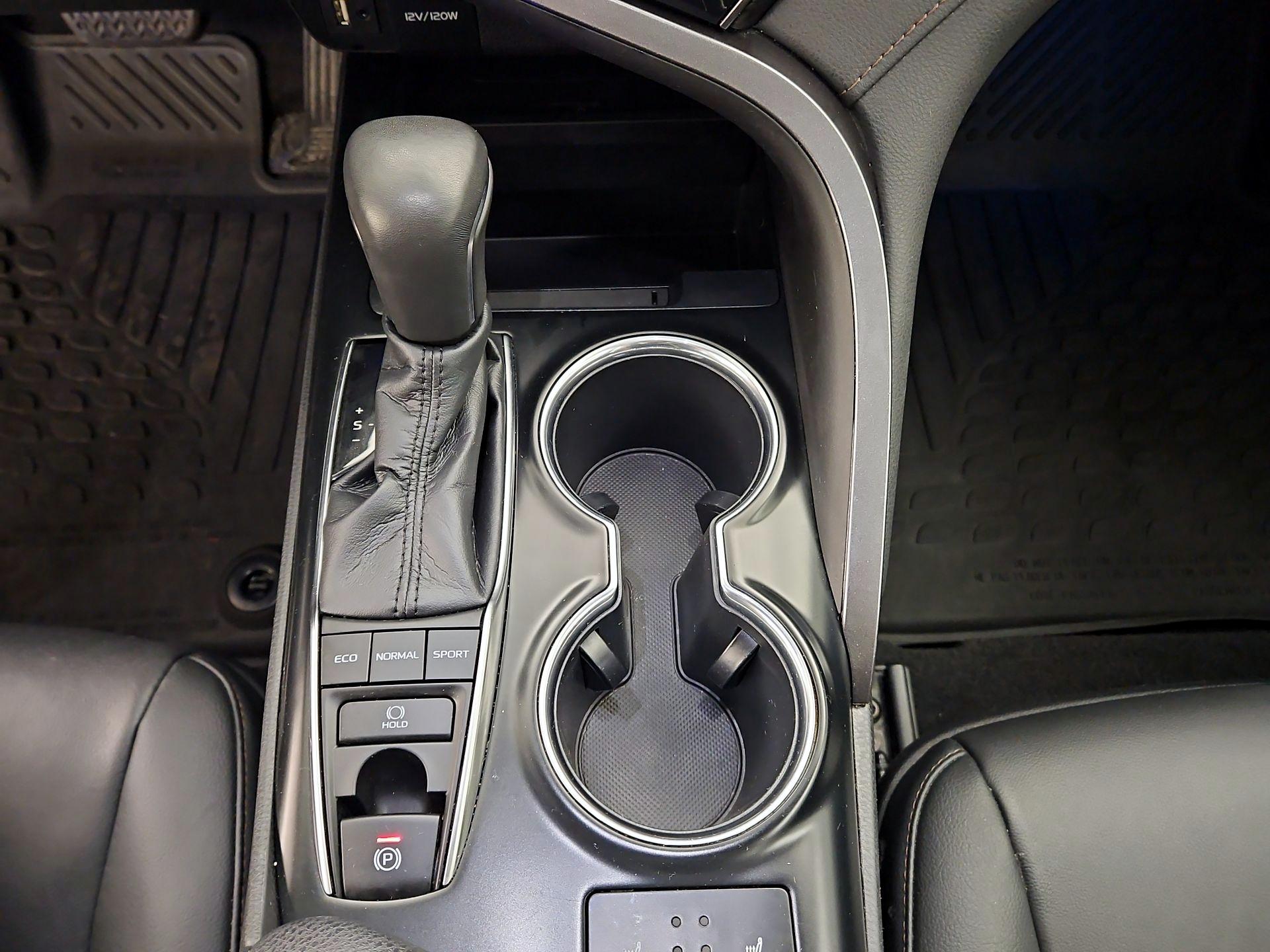 Thumbnail: 2019 Toyota Camry - 18