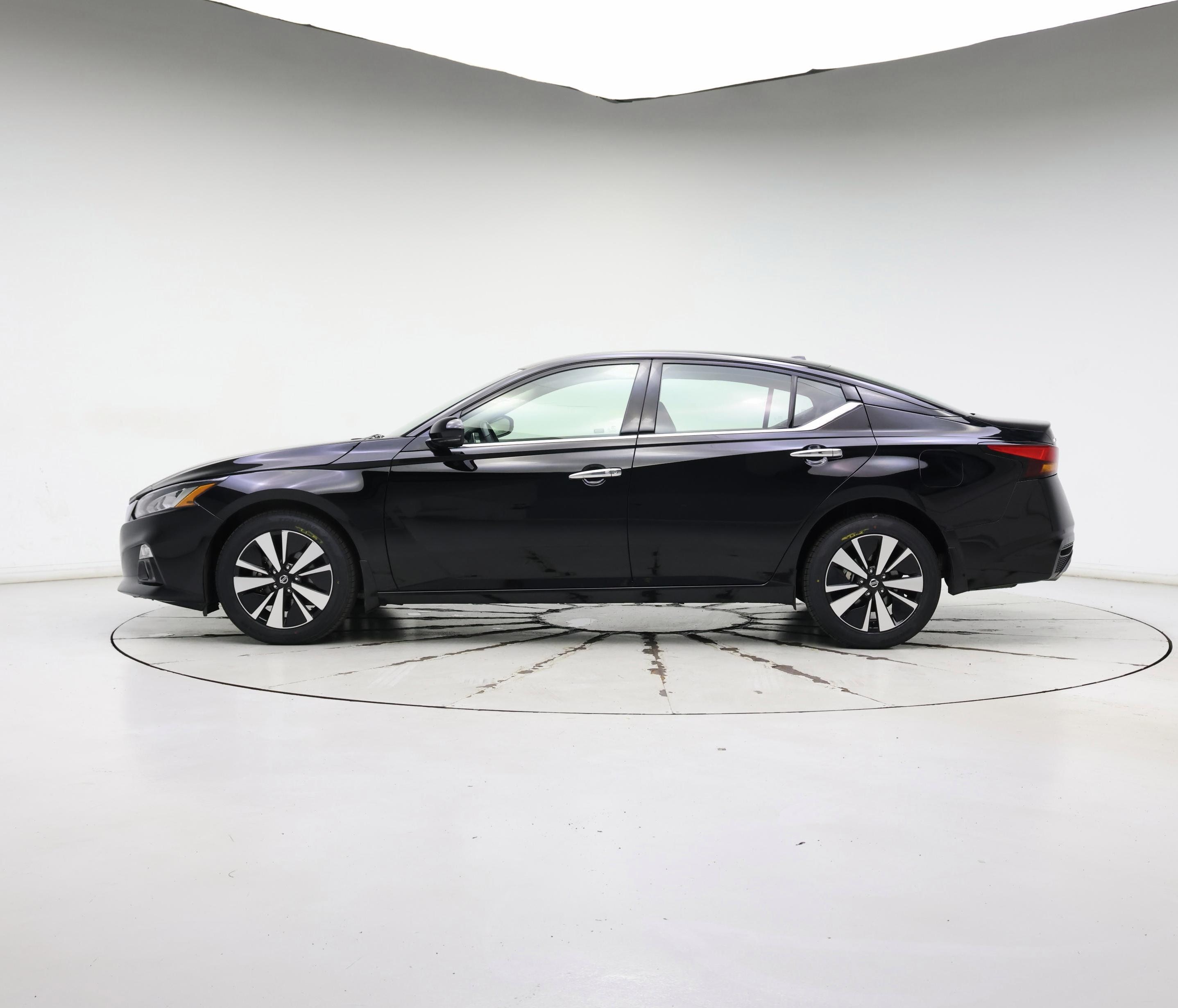 Thumbnail: 2022 Nissan Altima - 3