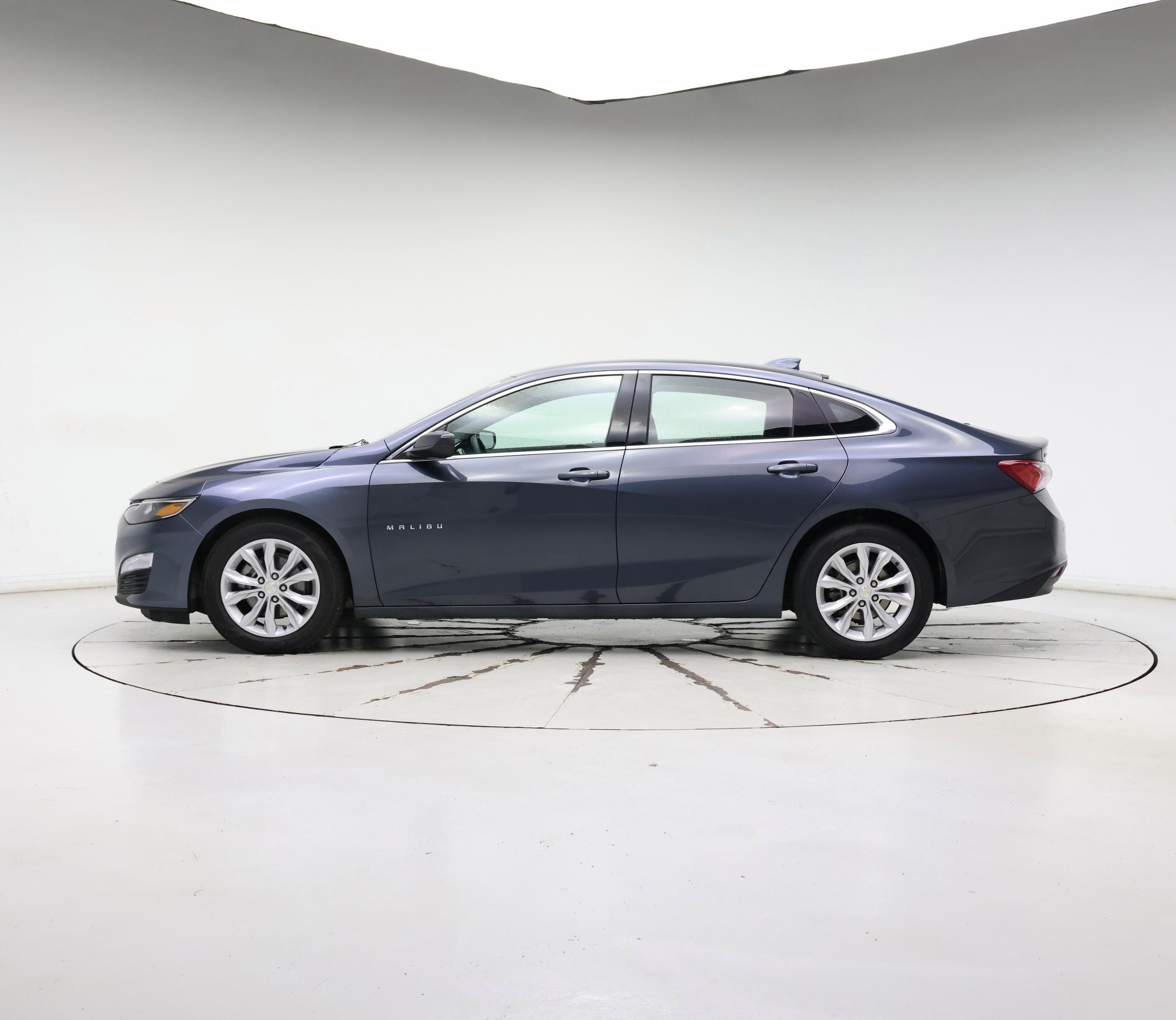 Thumbnail: 2020 Chevrolet Malibu - 3
