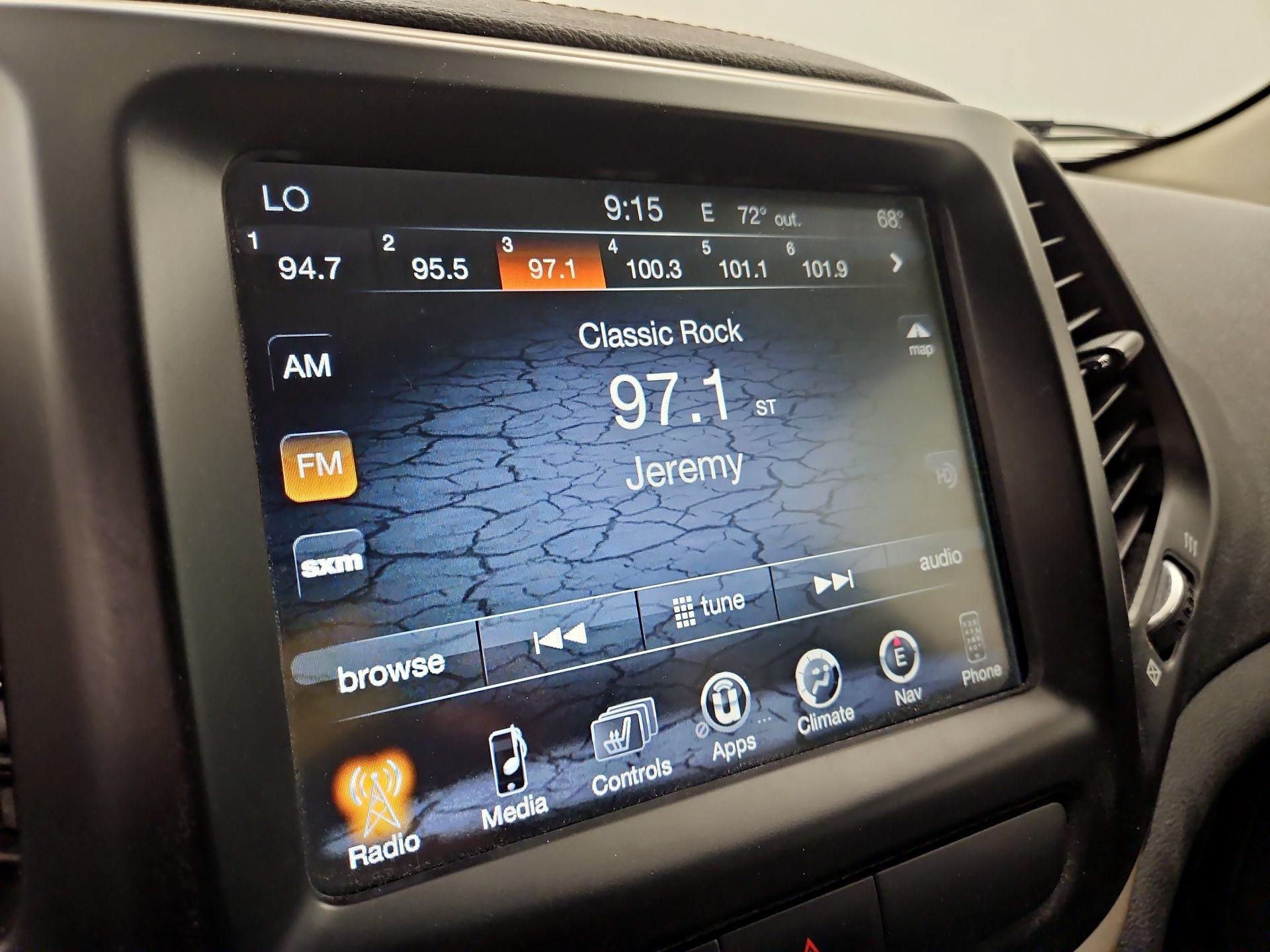 Thumbnail: 2017 Jeep Cherokee - 16