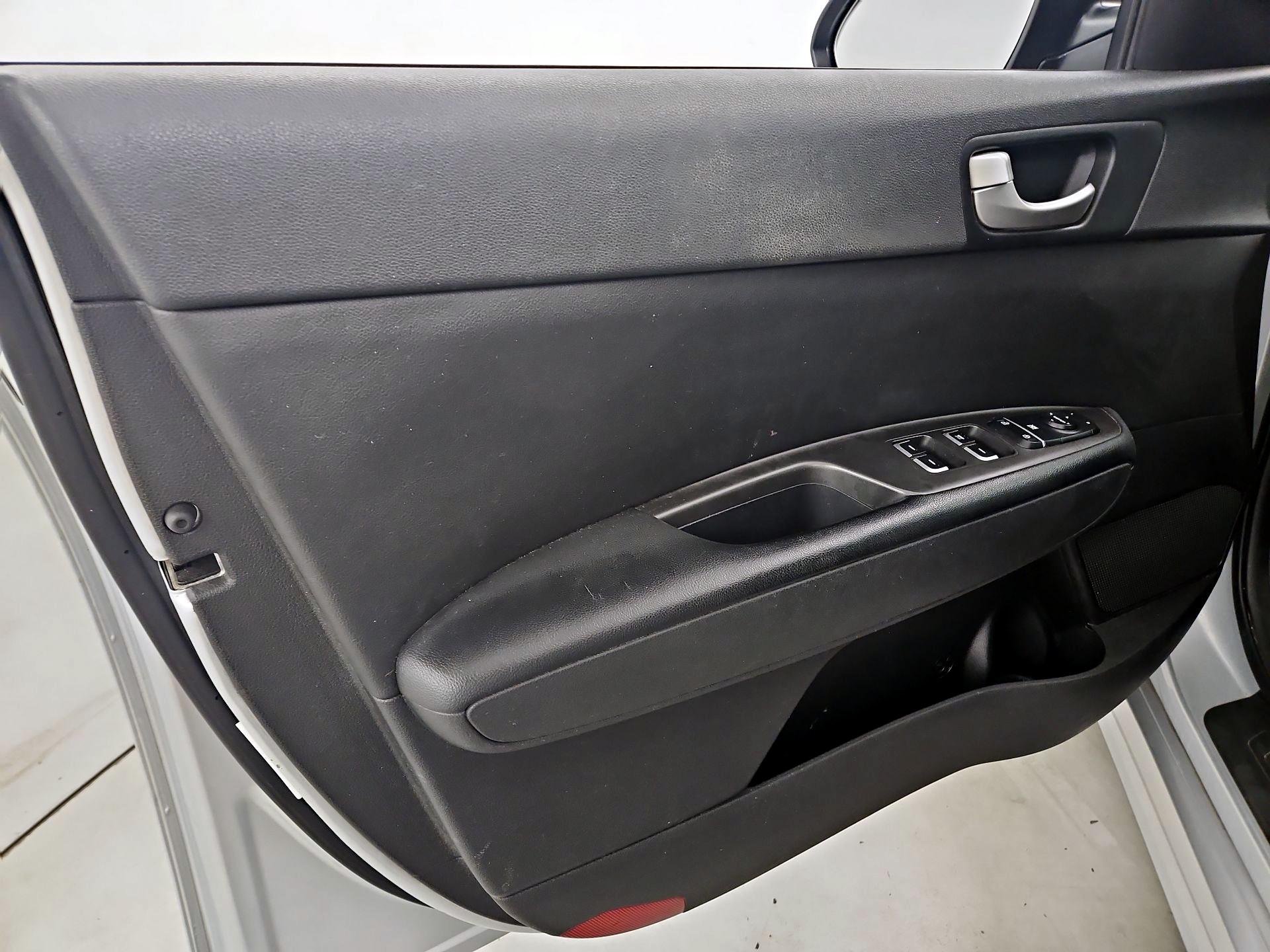 Thumbnail: 2016 Kia Optima - 12