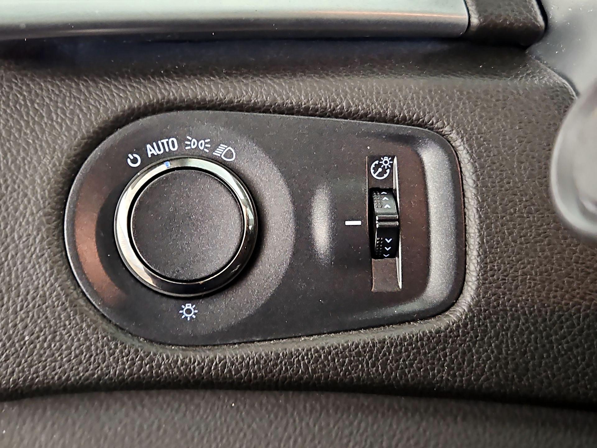 Thumbnail: 2015 Cadillac SRX - 13